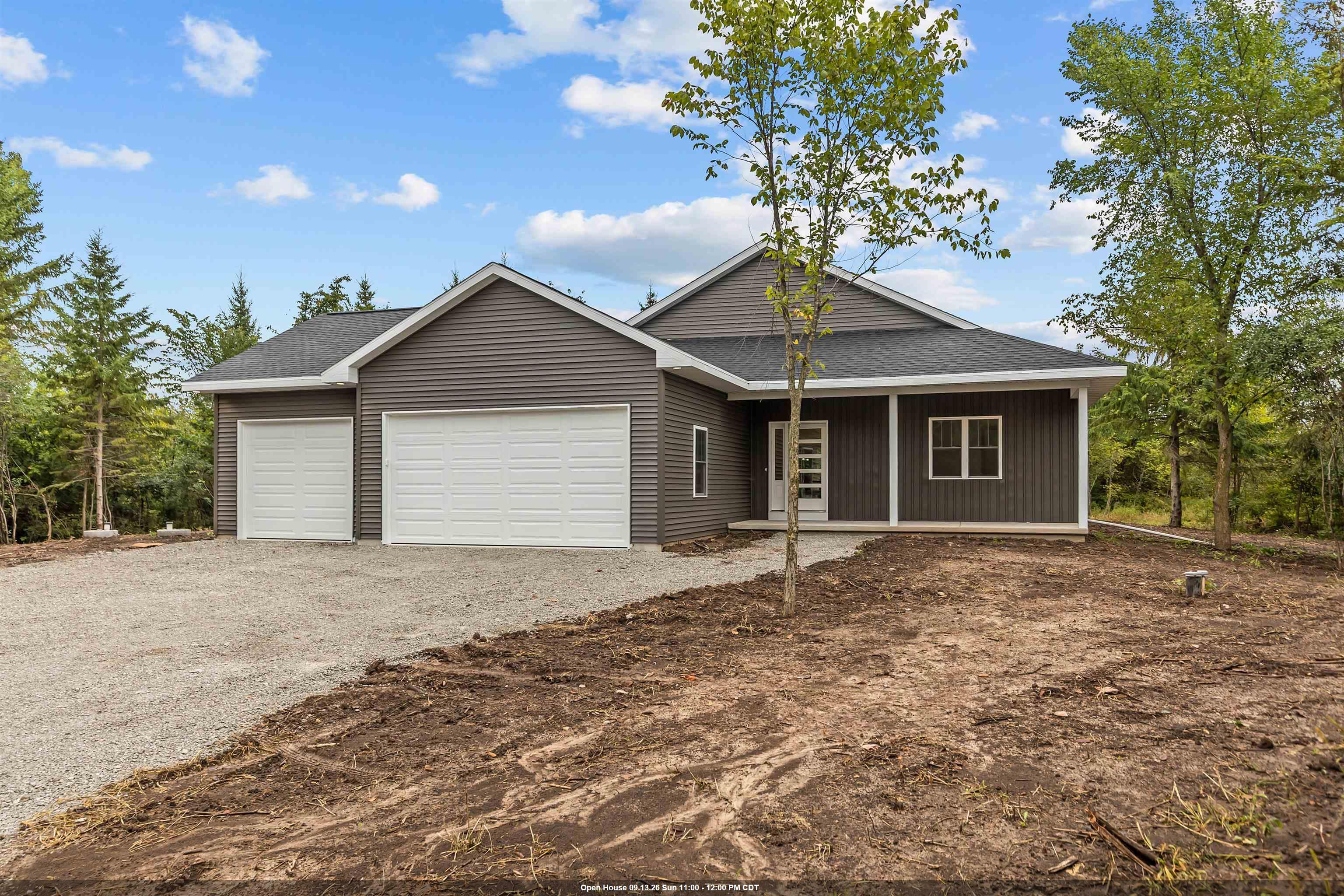 2858 Nekimi Ave, Oshkosh, WI 54902