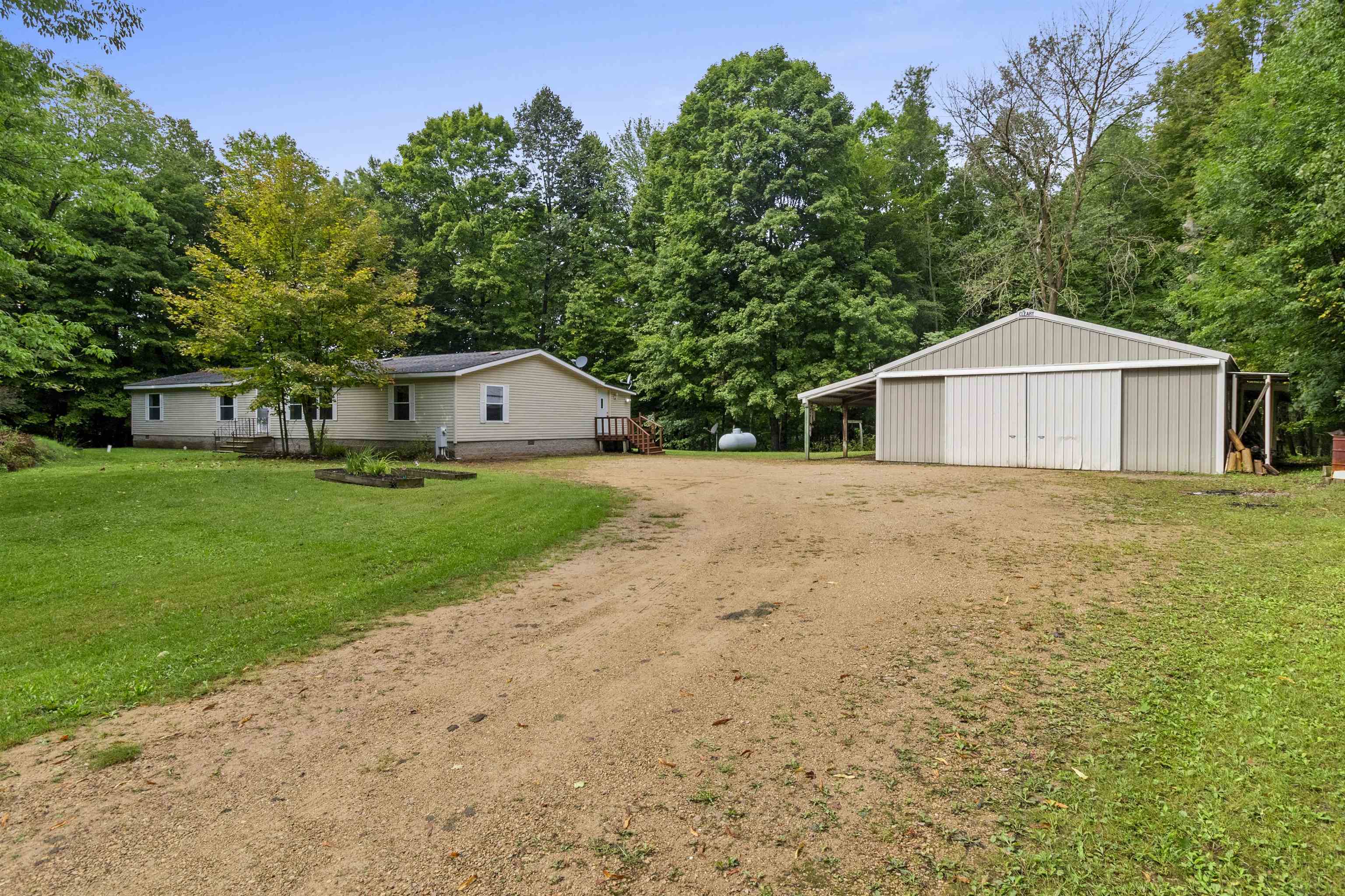 12206 Indian Ln, Gillett, WI 54124