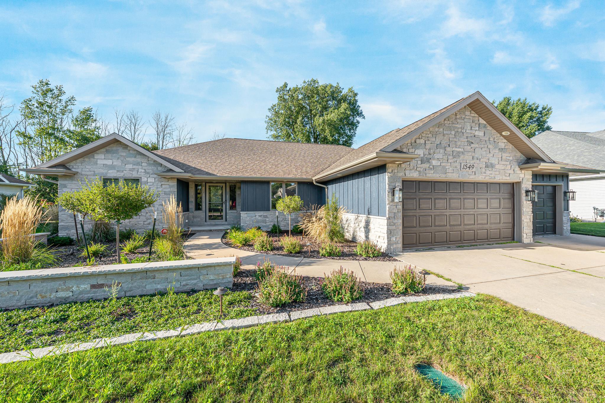 1549 Belle Plane Cir, Green Bay, WI 54313-3211