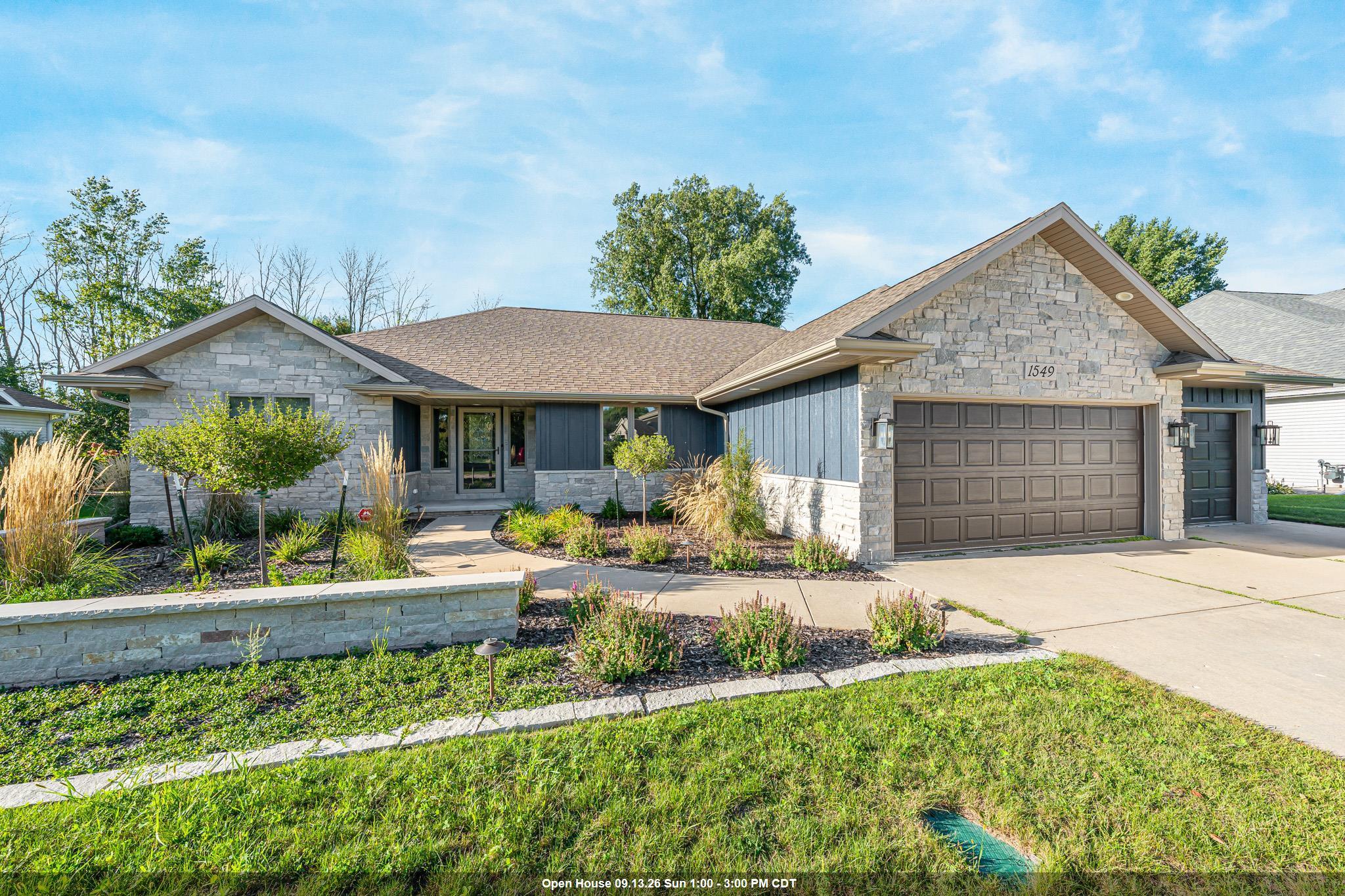 1549 Belle Plane Cir, Green Bay, WI 54313-3211