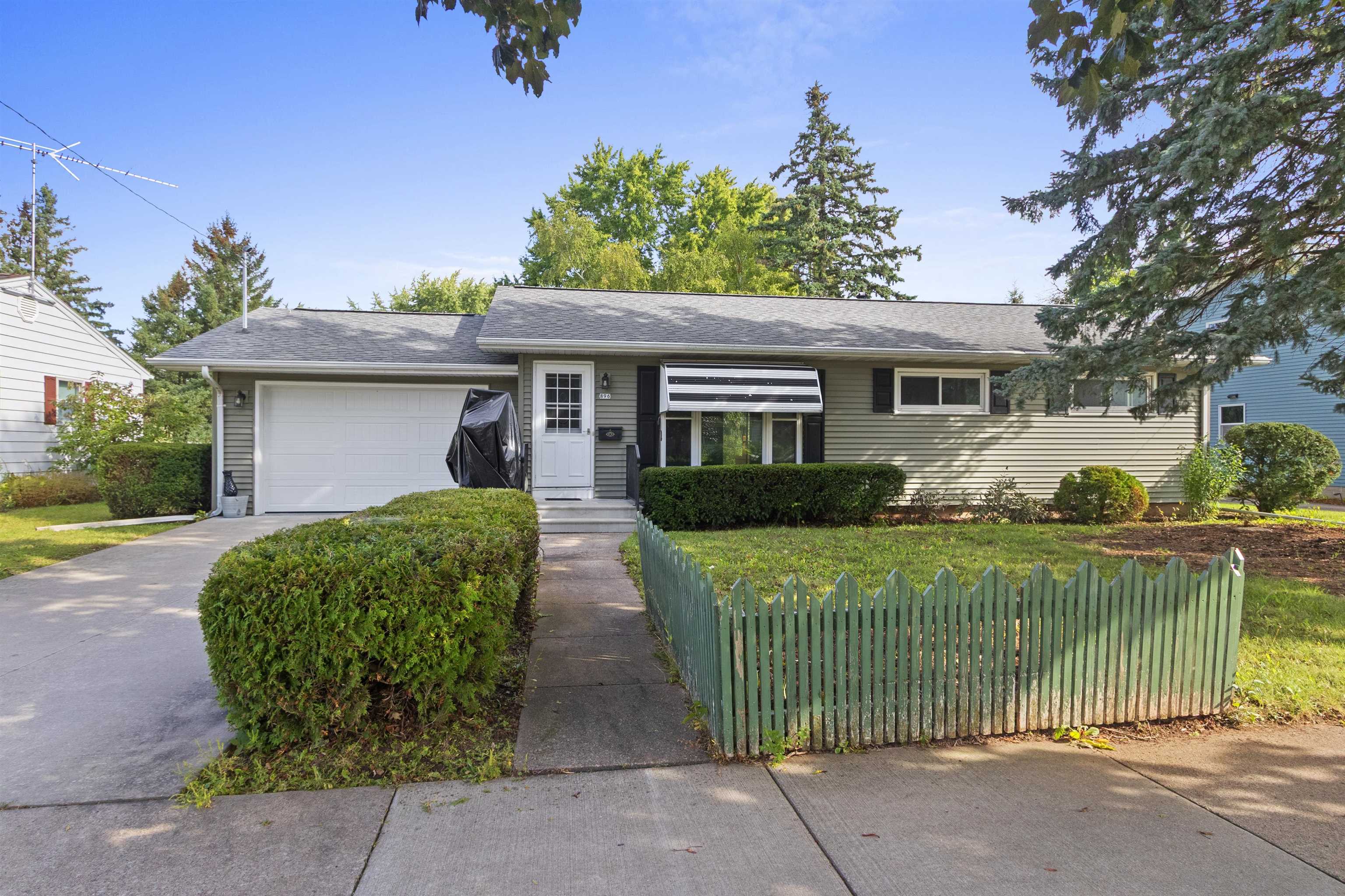 896 W 18th Ave, Oshkosh, WI 54902