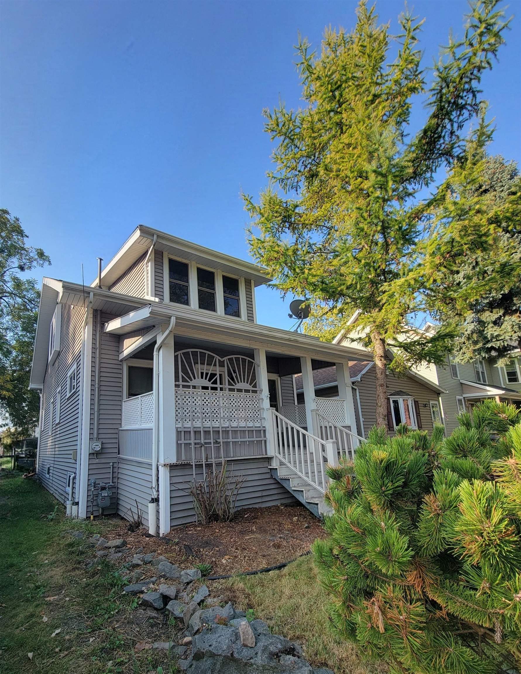 319 W Melvin Ave, Oshkosh, WI 54901-3720