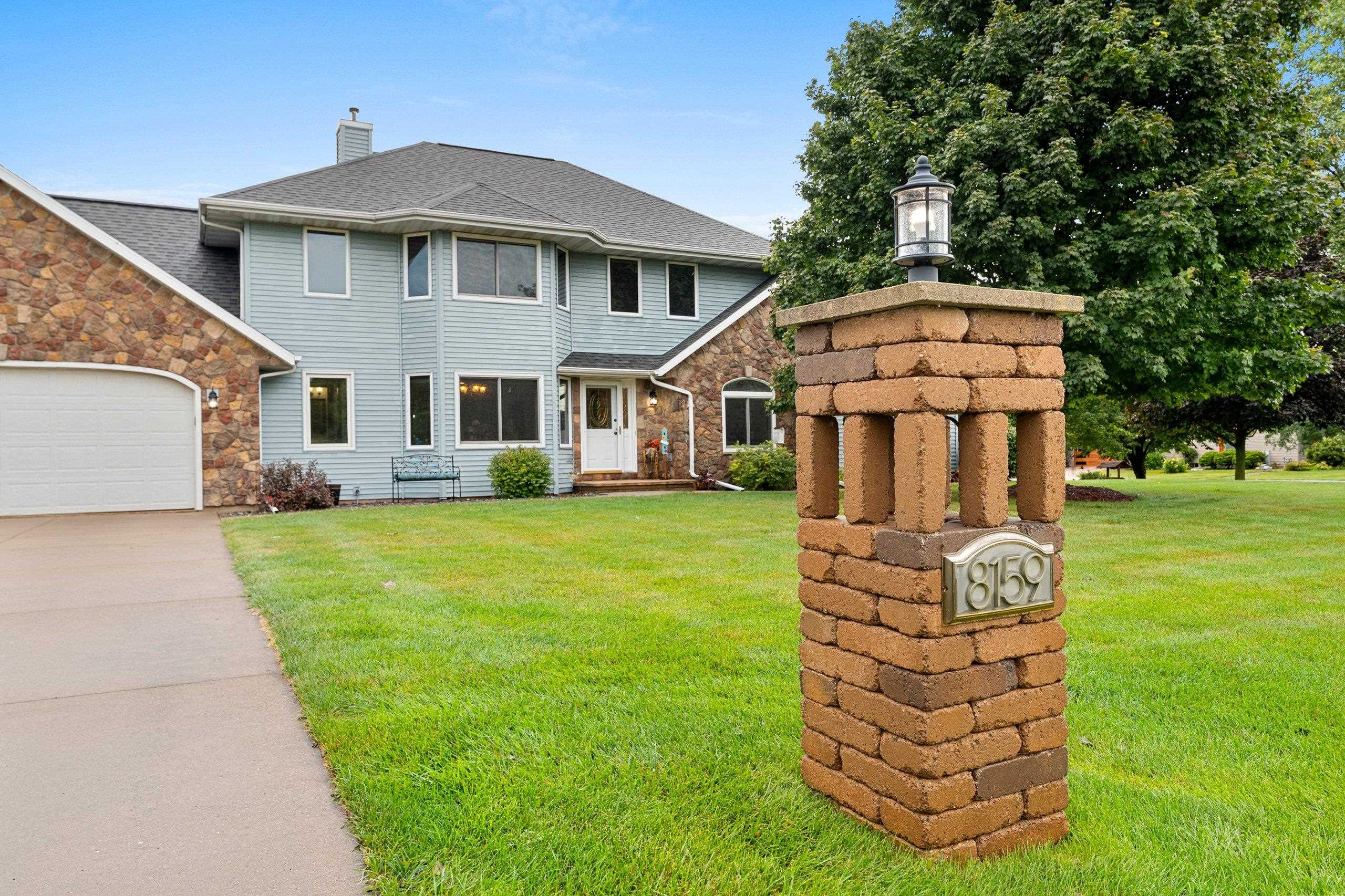 8159 Galaxy Dr, Neenah, WI 54956