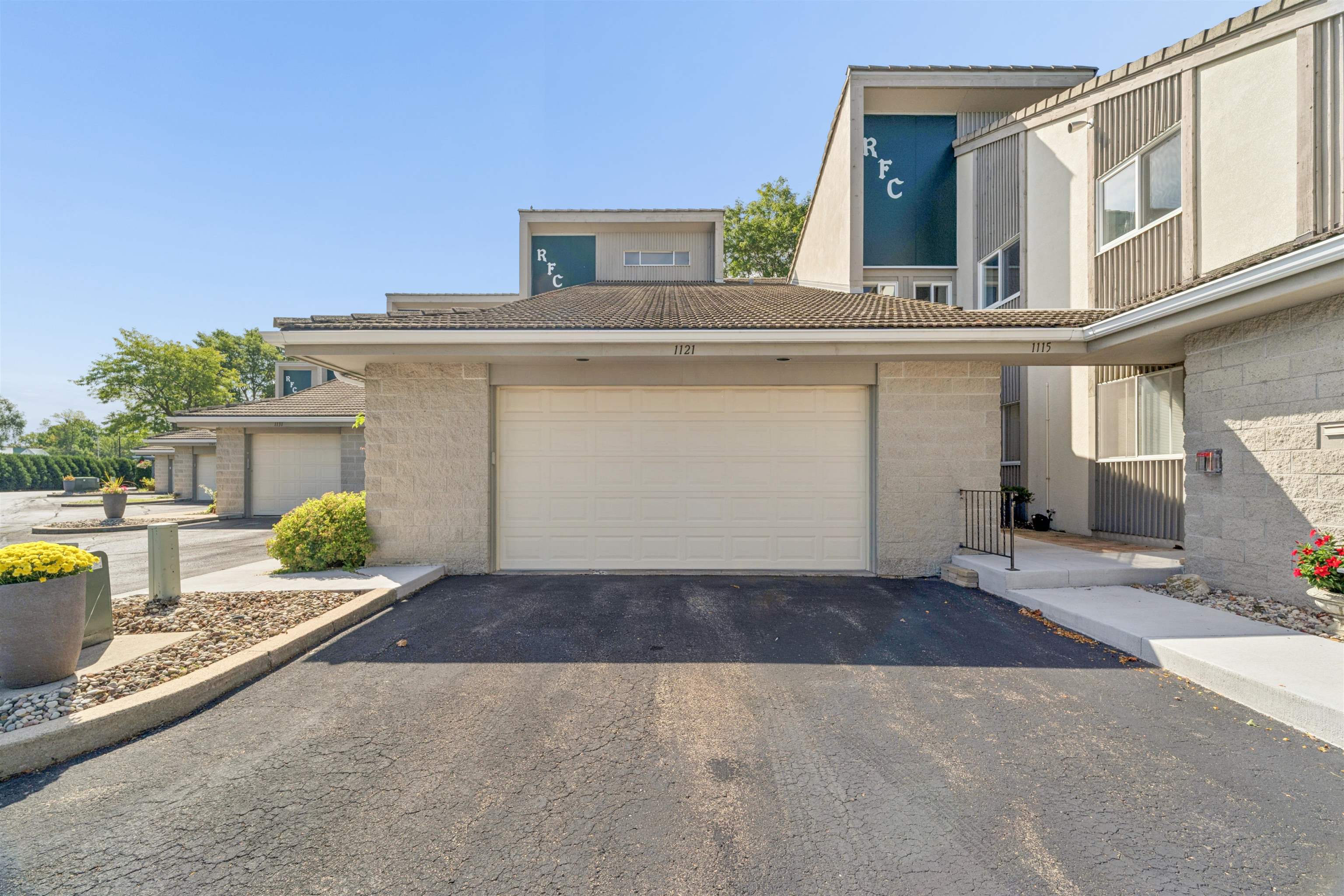 1121 S Oneida St, Appleton, WI 54915