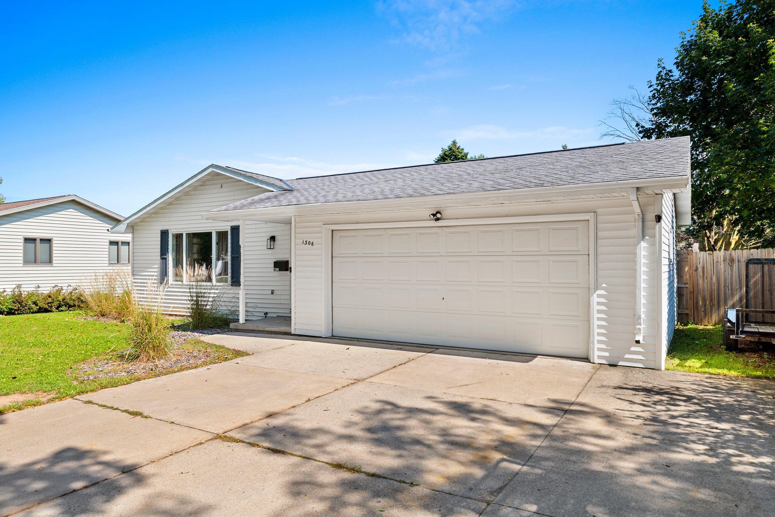 1306 Hillcrest Ave, Kewaunee, WI 54216-1650