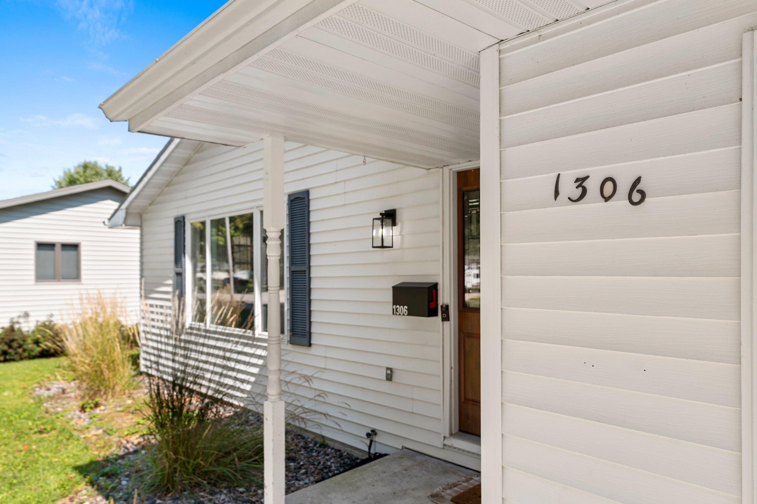 1306 Hillcrest Ave, Kewaunee, WI 54216-1650