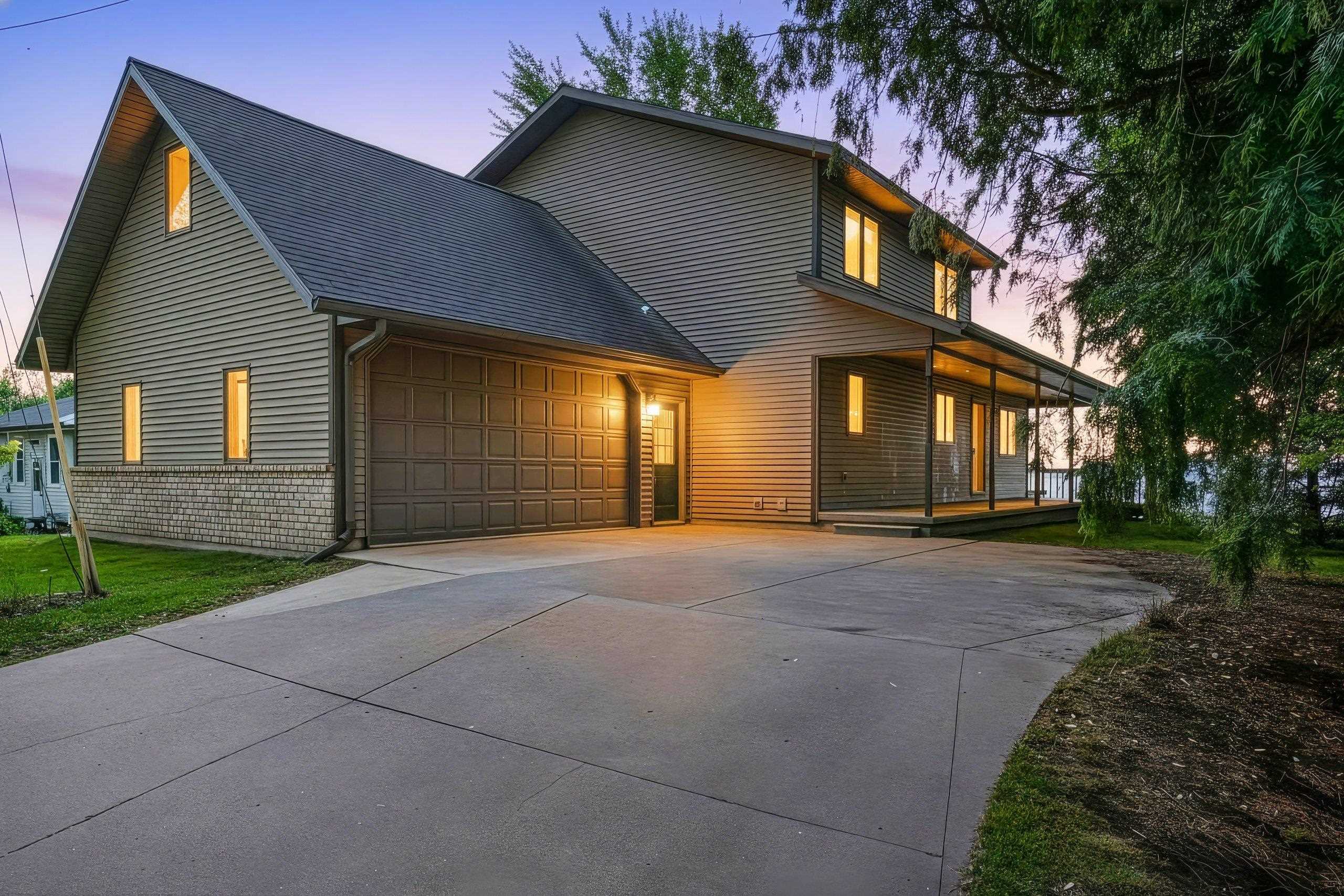 N6298 Cattau Beach Dr, Shawano, WI 54166