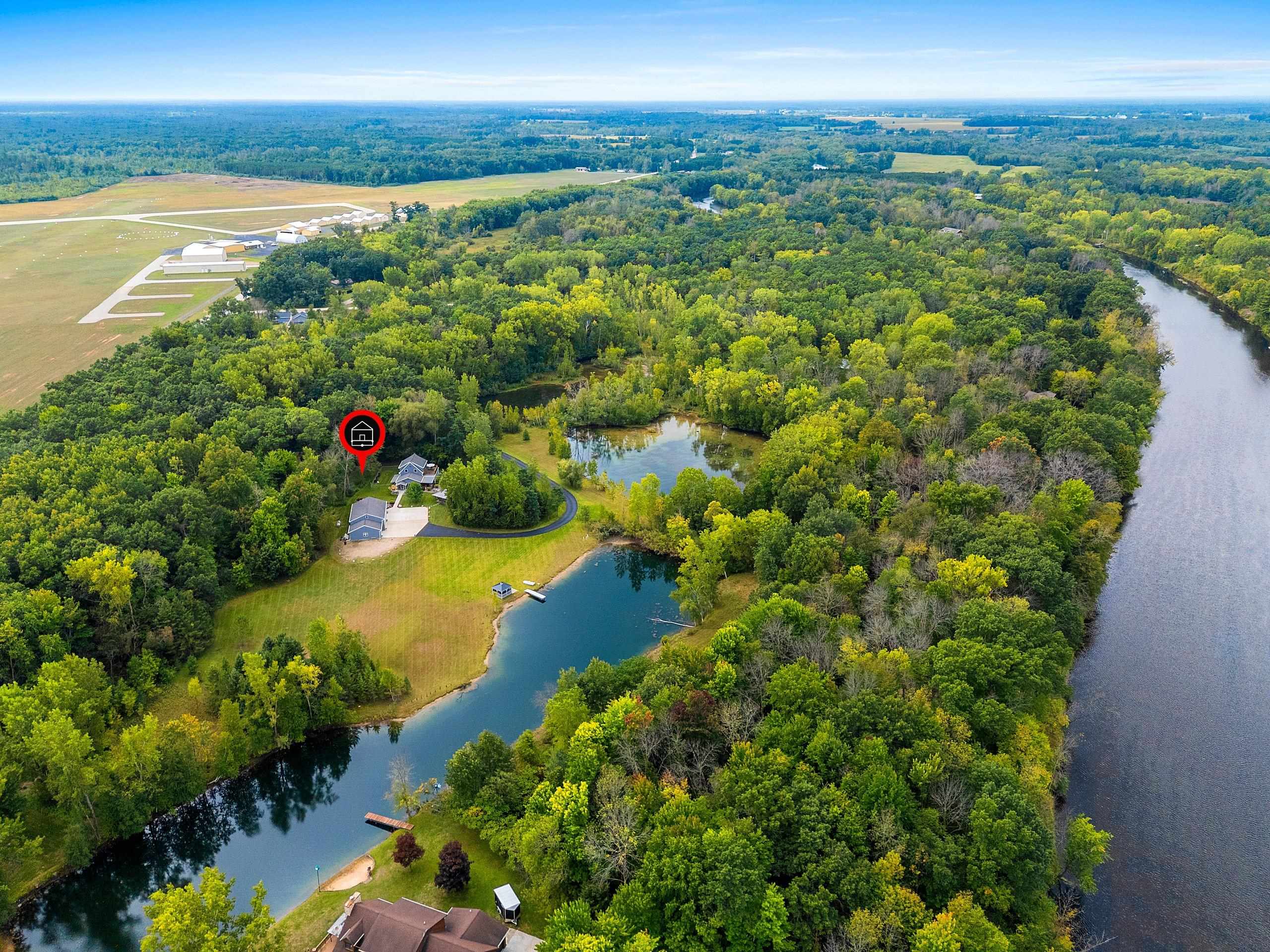 2934 Airport Rd, Oconto, WI 54153