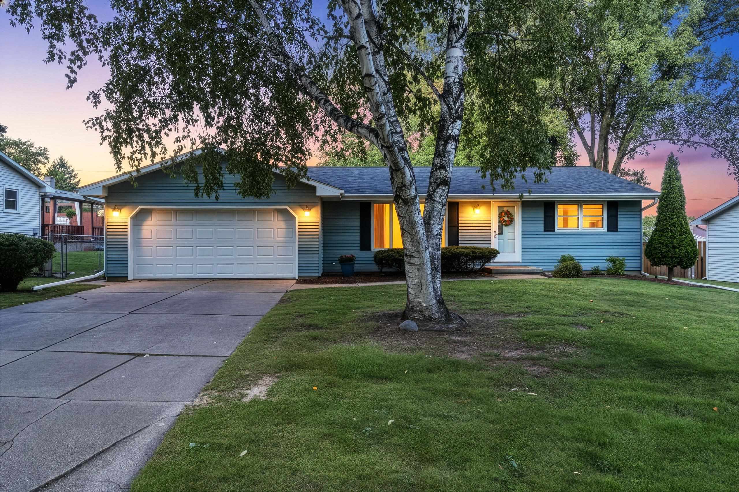 1110 Michaline Dr, Green Bay, WI 54304-2031
