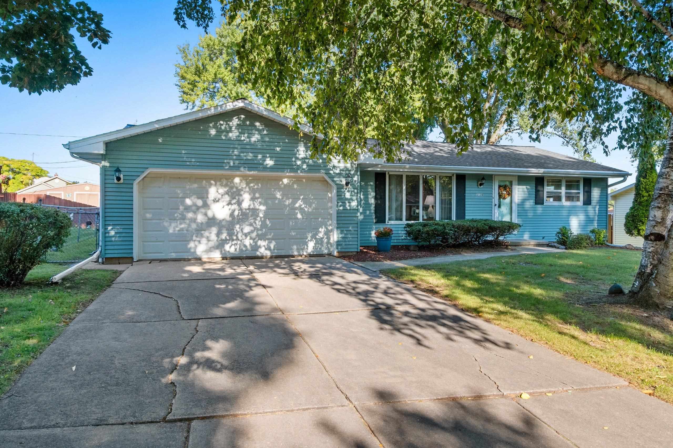 1110 Michaline Dr, Green Bay, WI 54304-2031