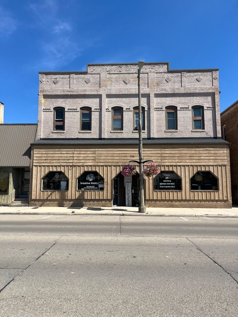 208 N Main St, Brillion, WI 54110