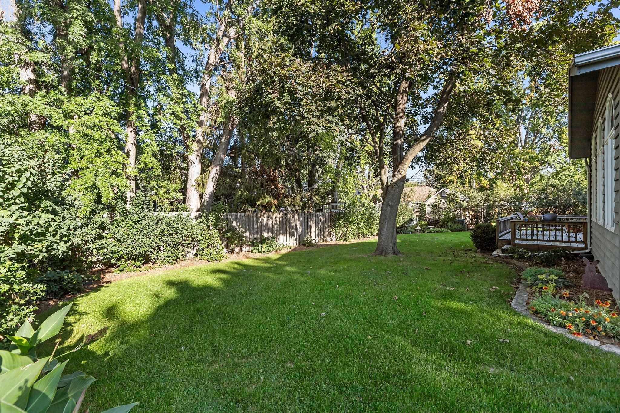 1211 Lynrose Ln, Neenah, WI 54956-4277