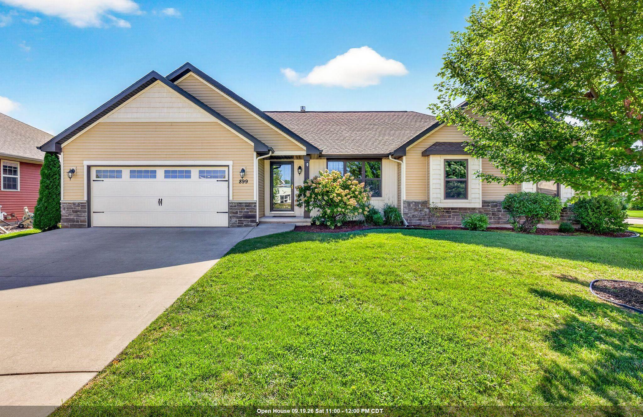899 Lotus Trl, Menasha, WI 54952