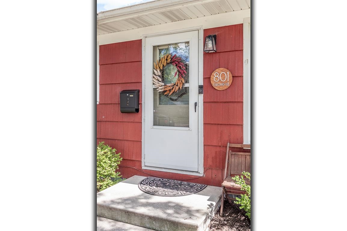 801 Grove St, Menasha, WI 54952-2505