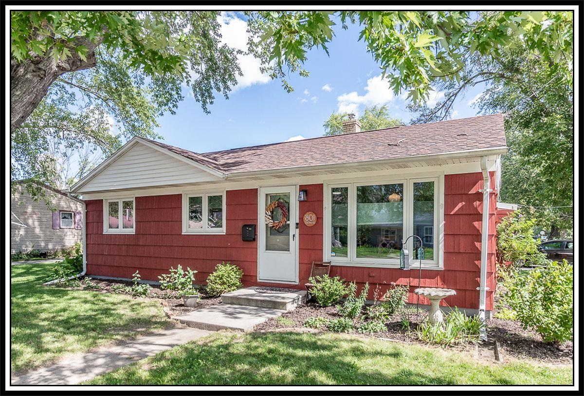 801 Grove St, Menasha, WI 54952-2505