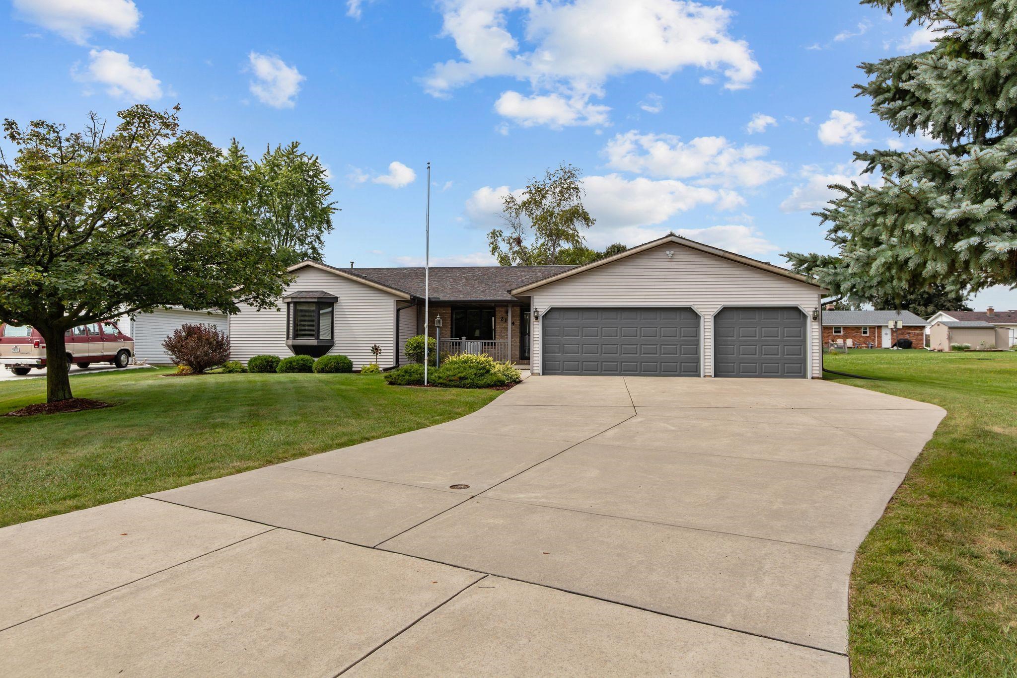 2154 Nellie Ln, Green Bay, WI 54311