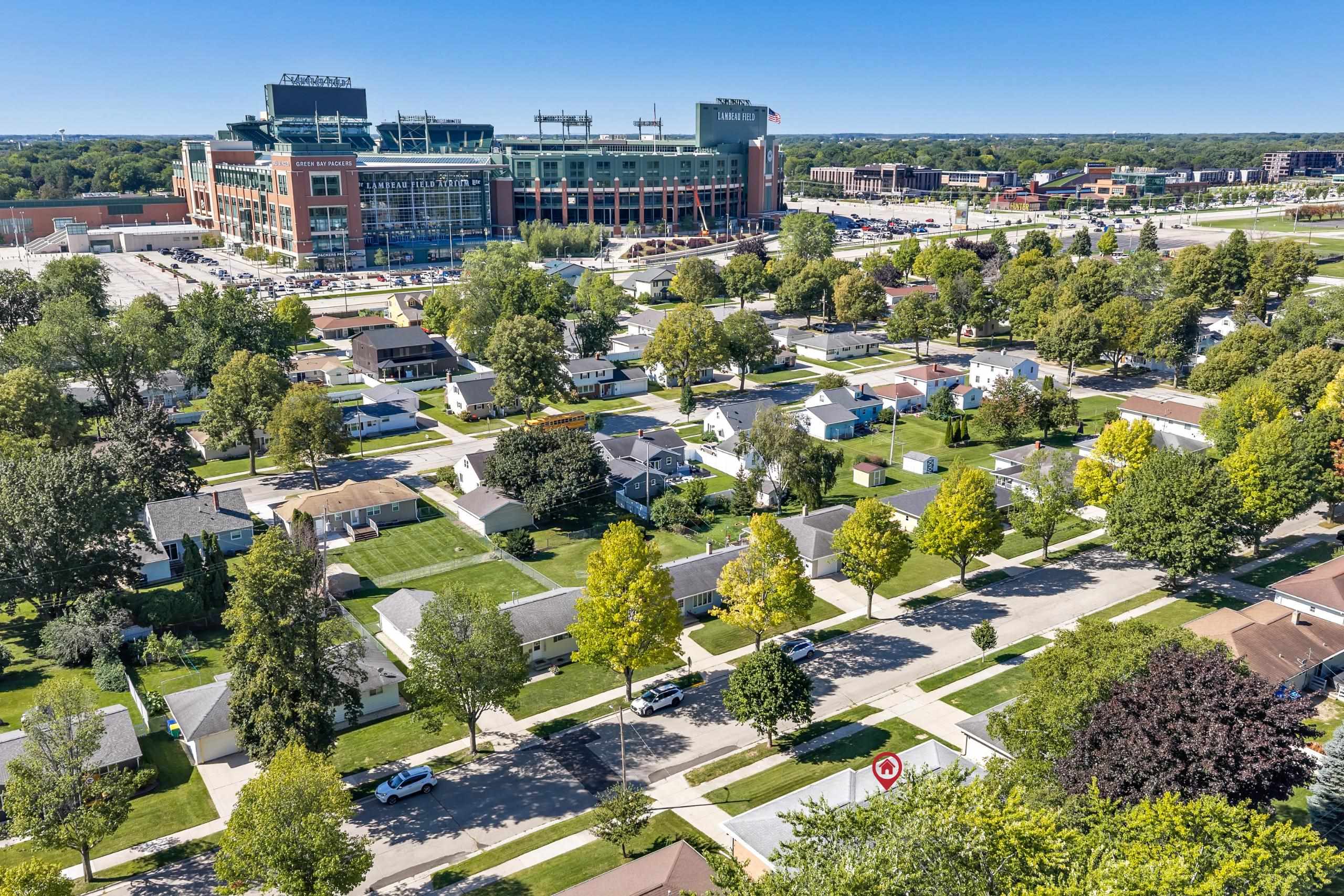 1198 Kenwood St, Green Bay, WI 54304-3843