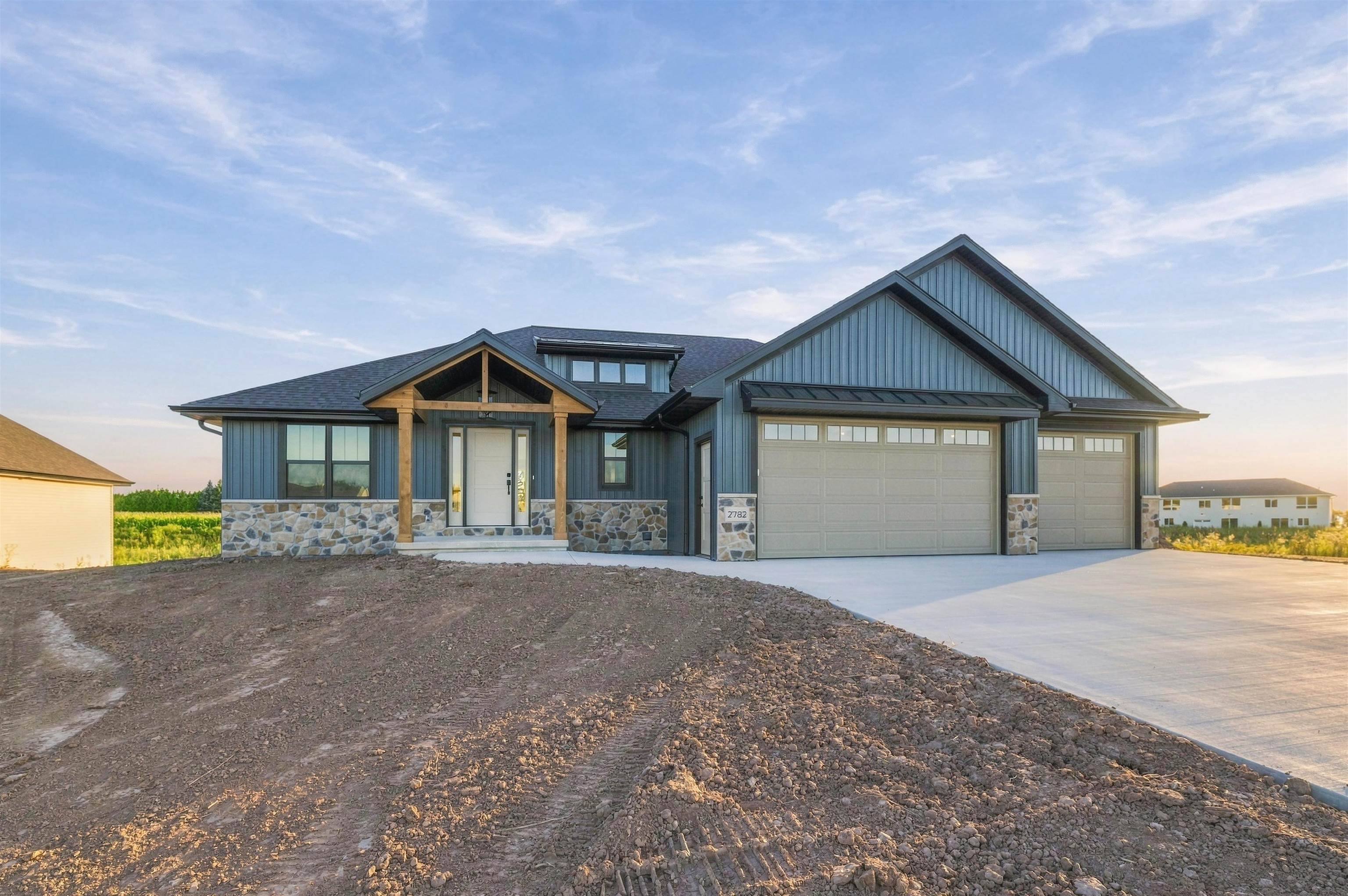 2782 Stelor Dr, Green Bay, WI 54311
