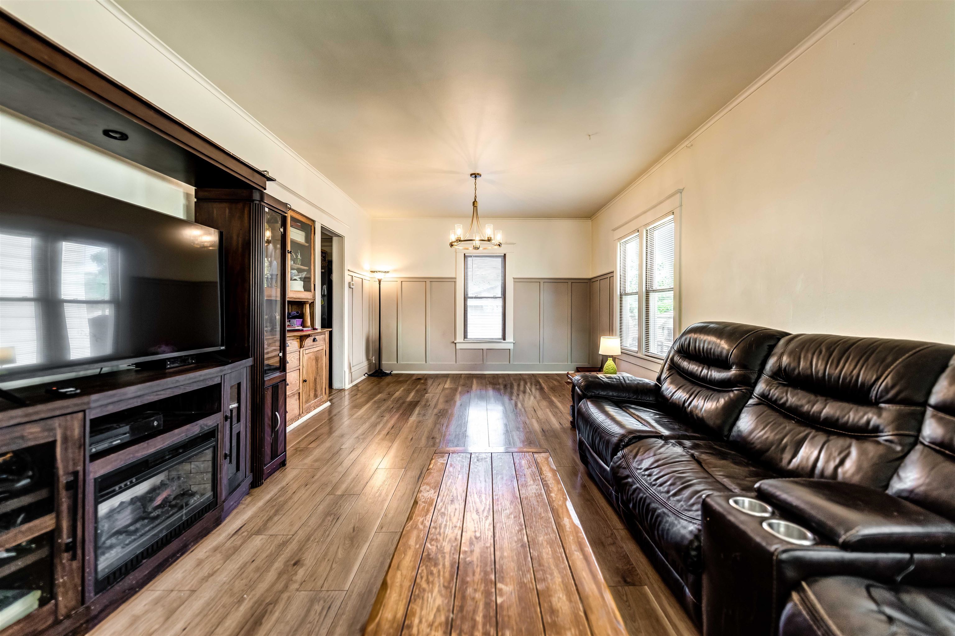 1033 N Sawyer St, Oshkosh, WI 54902