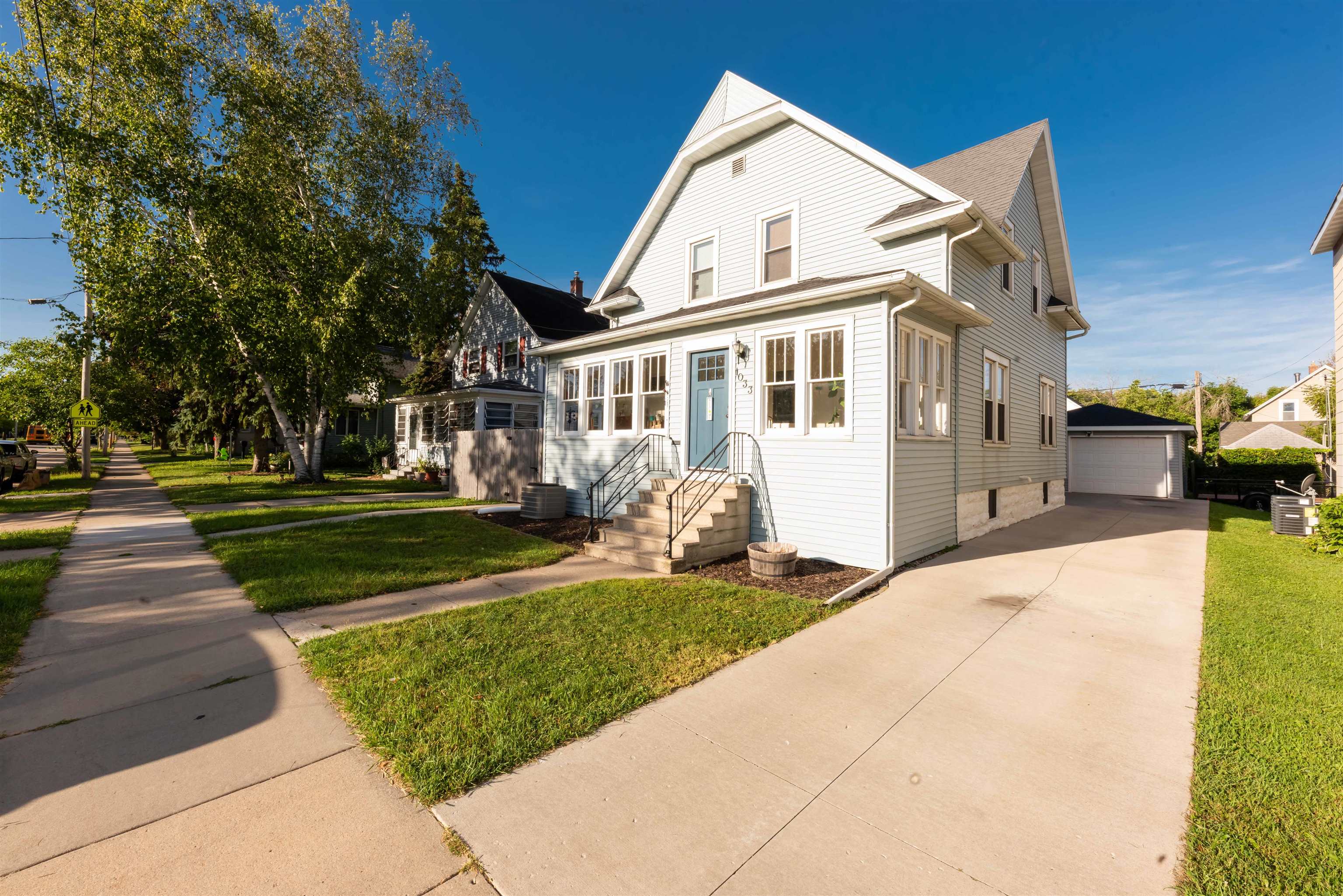 1033 N Sawyer St, Oshkosh, WI 54902