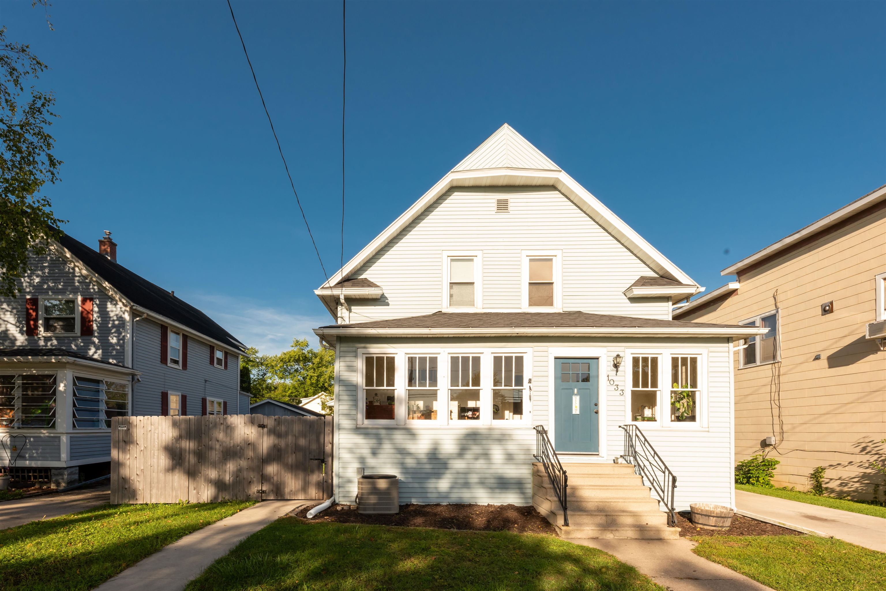 1033 N Sawyer St, Oshkosh, WI 54902
