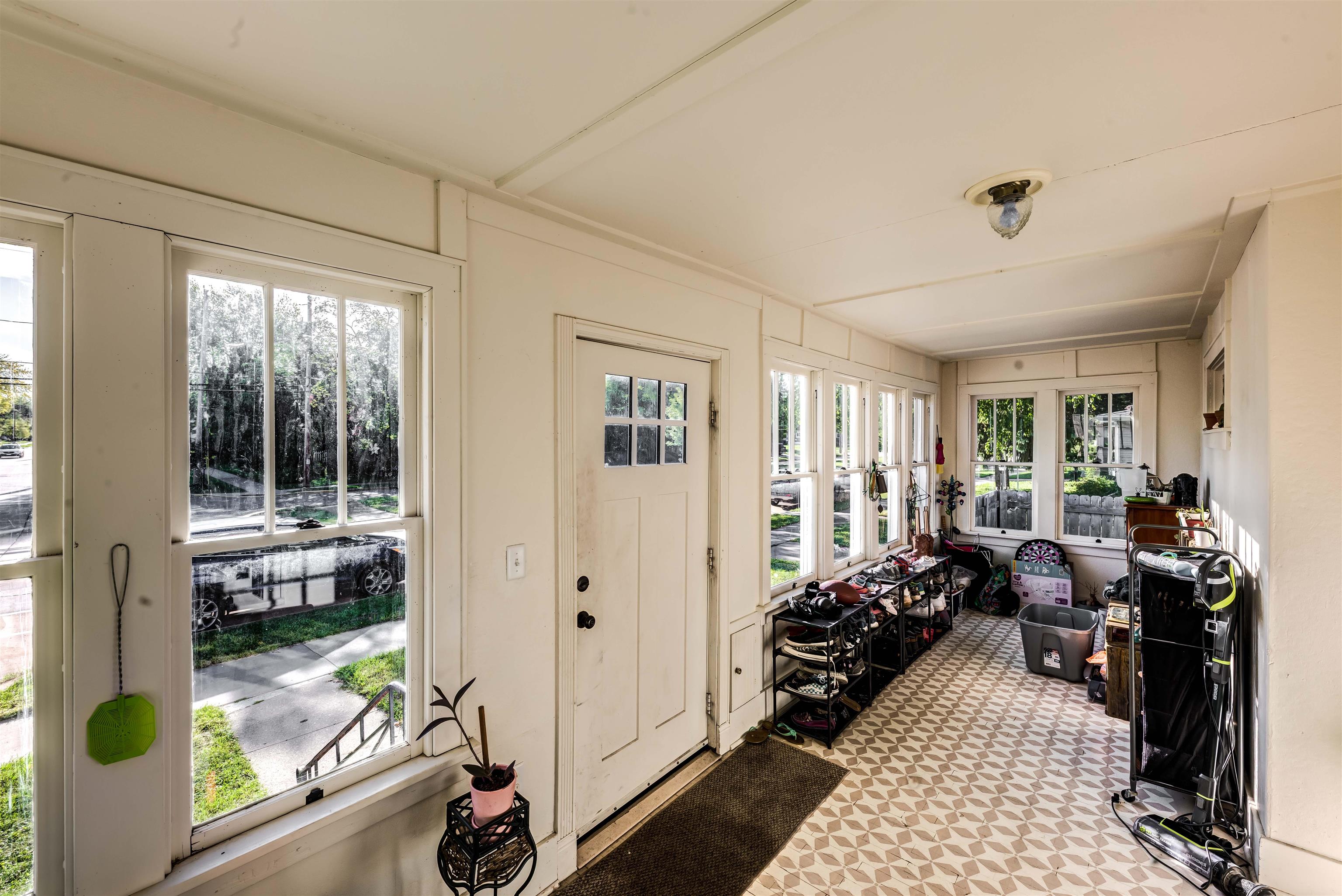 1033 N Sawyer St, Oshkosh, WI 54902