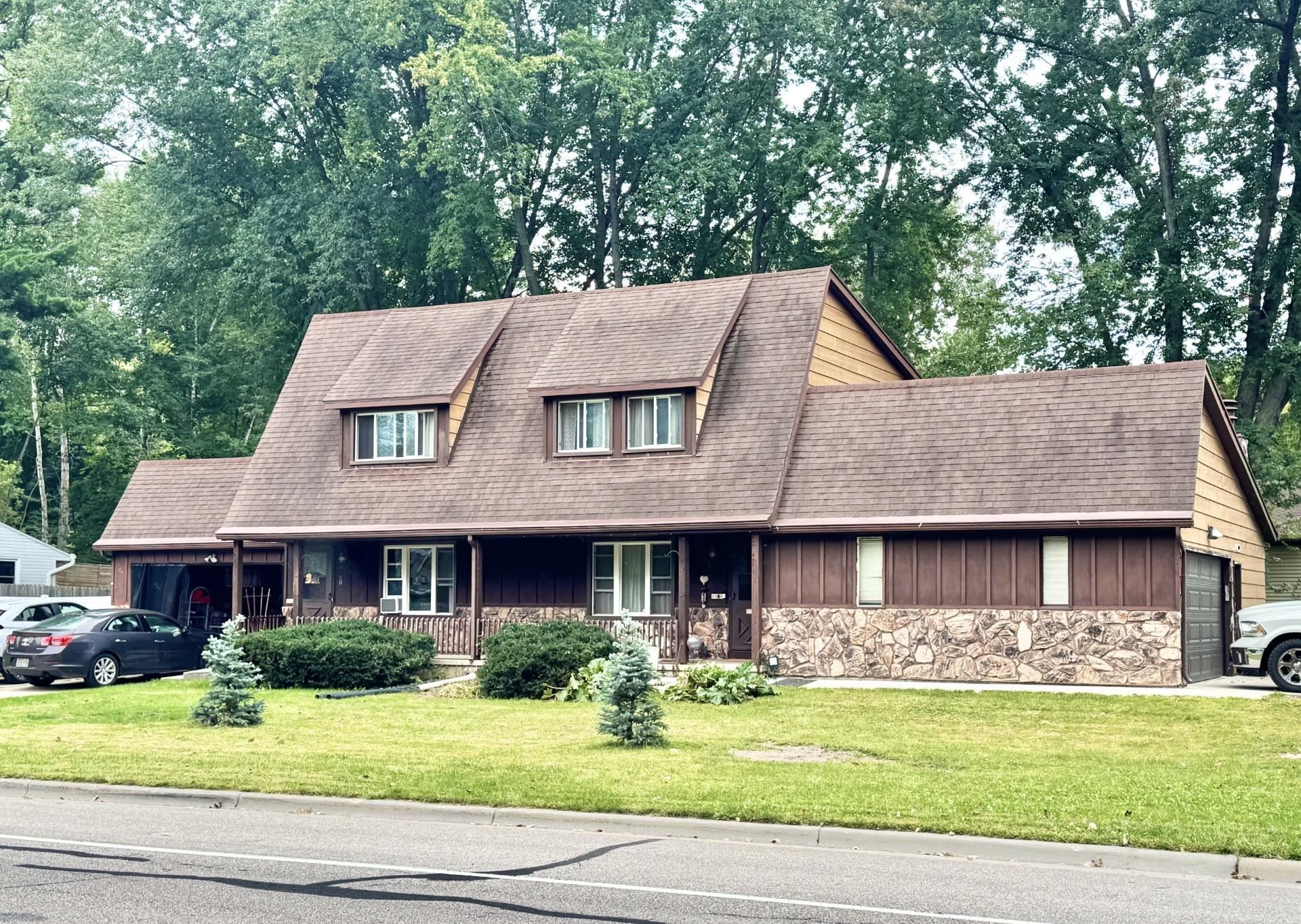 1940 Wood Ln, Green Bay, WI 54304-1948
