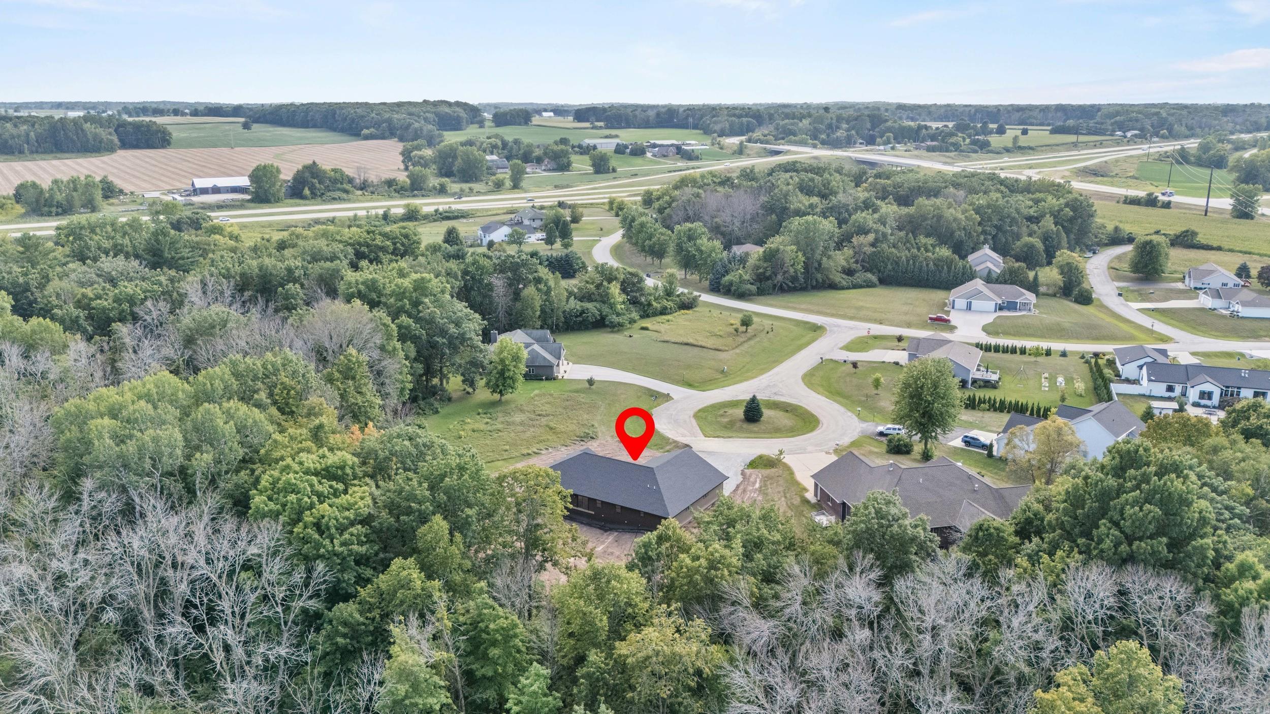 6157 Bay Hill Ct, Luxemburg, WI 54217
