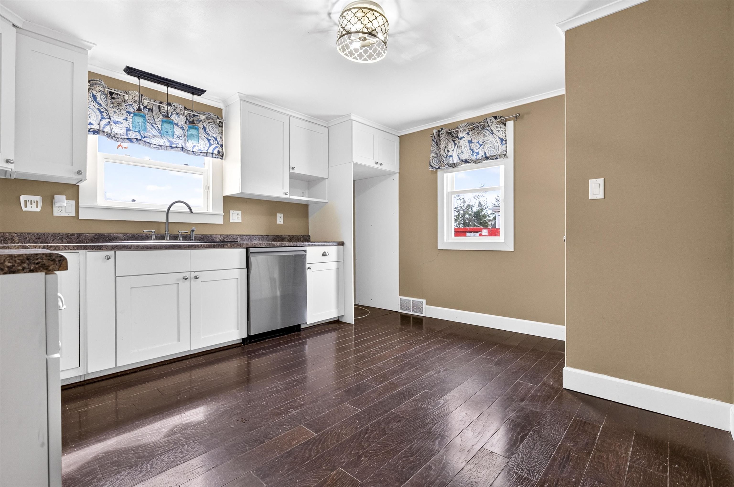 717 5th St, Menasha, WI 54952-2803