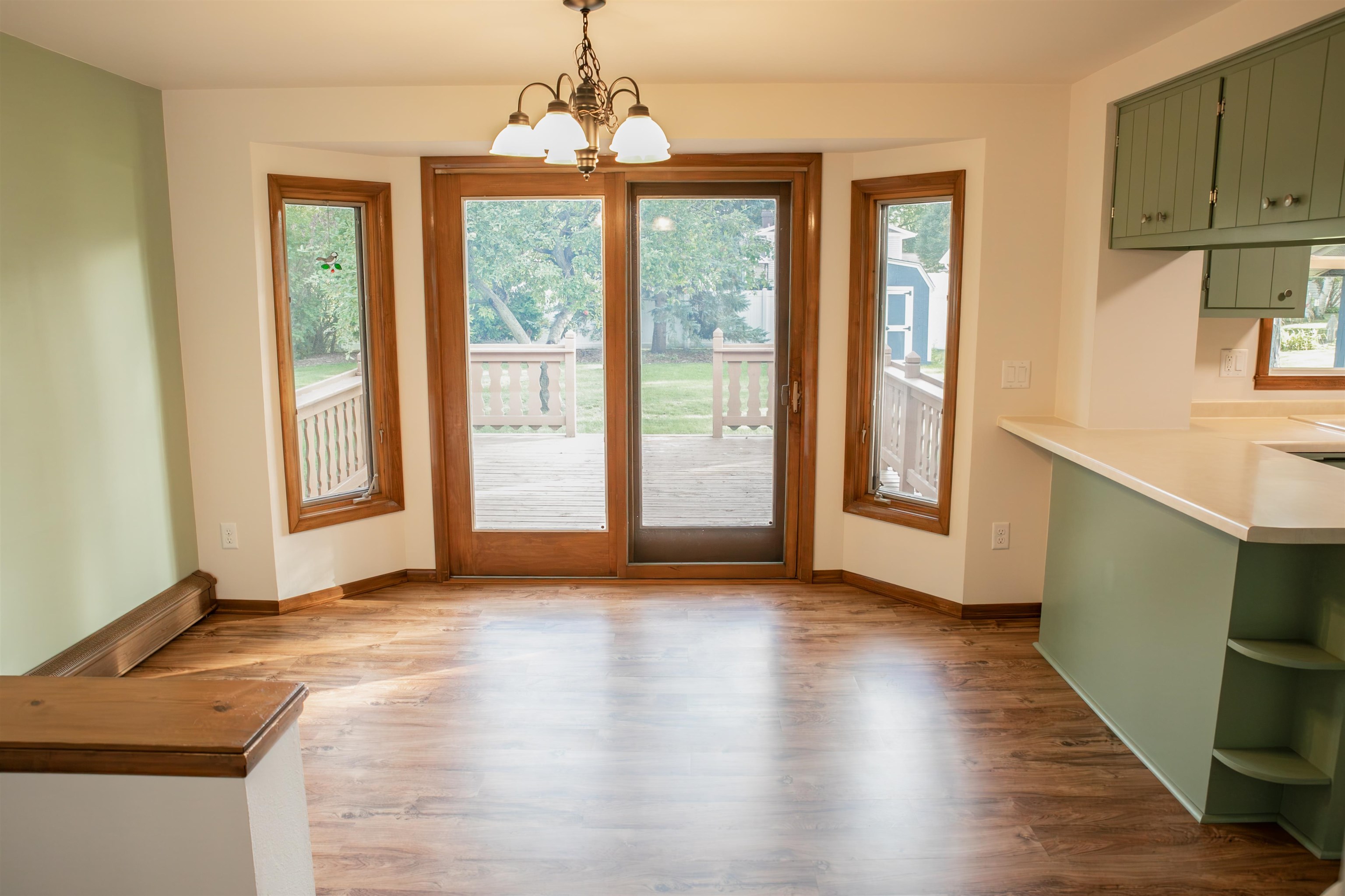 1255 April Ln, Green Bay, WI 54304-4038