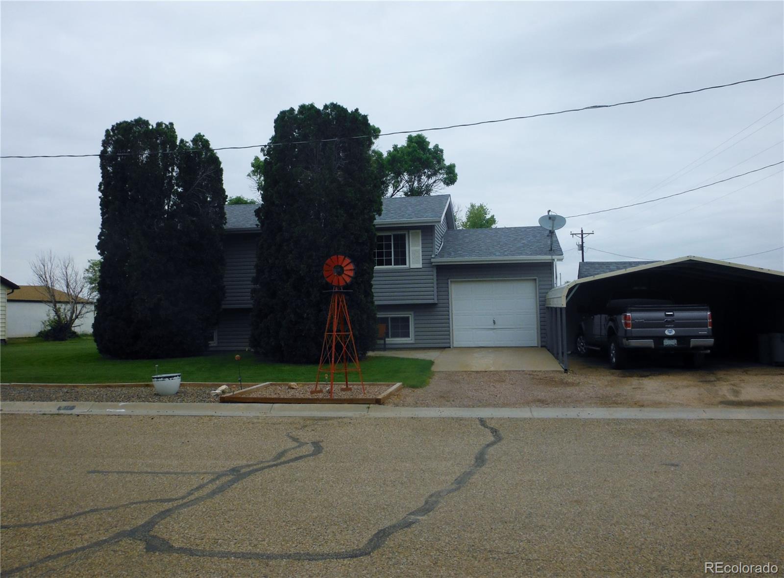 412 8th St, Flagler, CO 80815