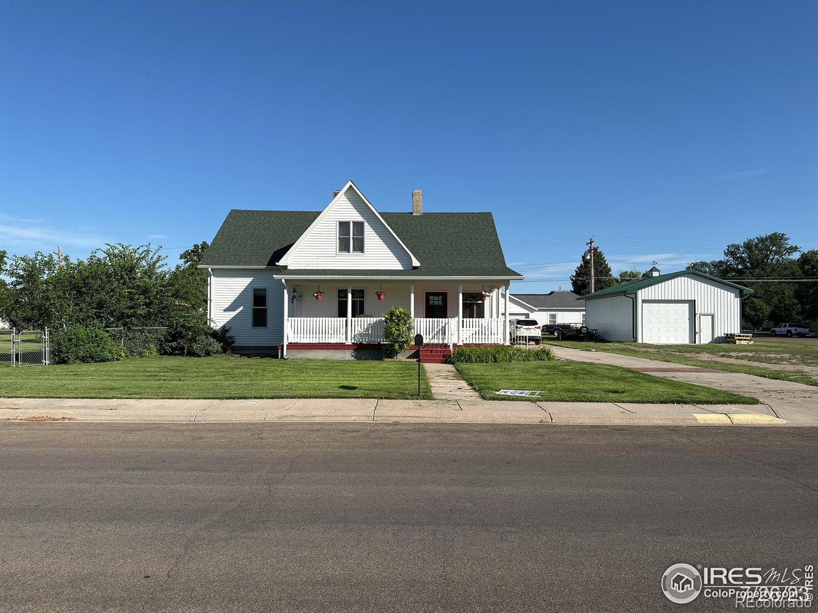 106 W 4th St, Julesburg, CO 80737