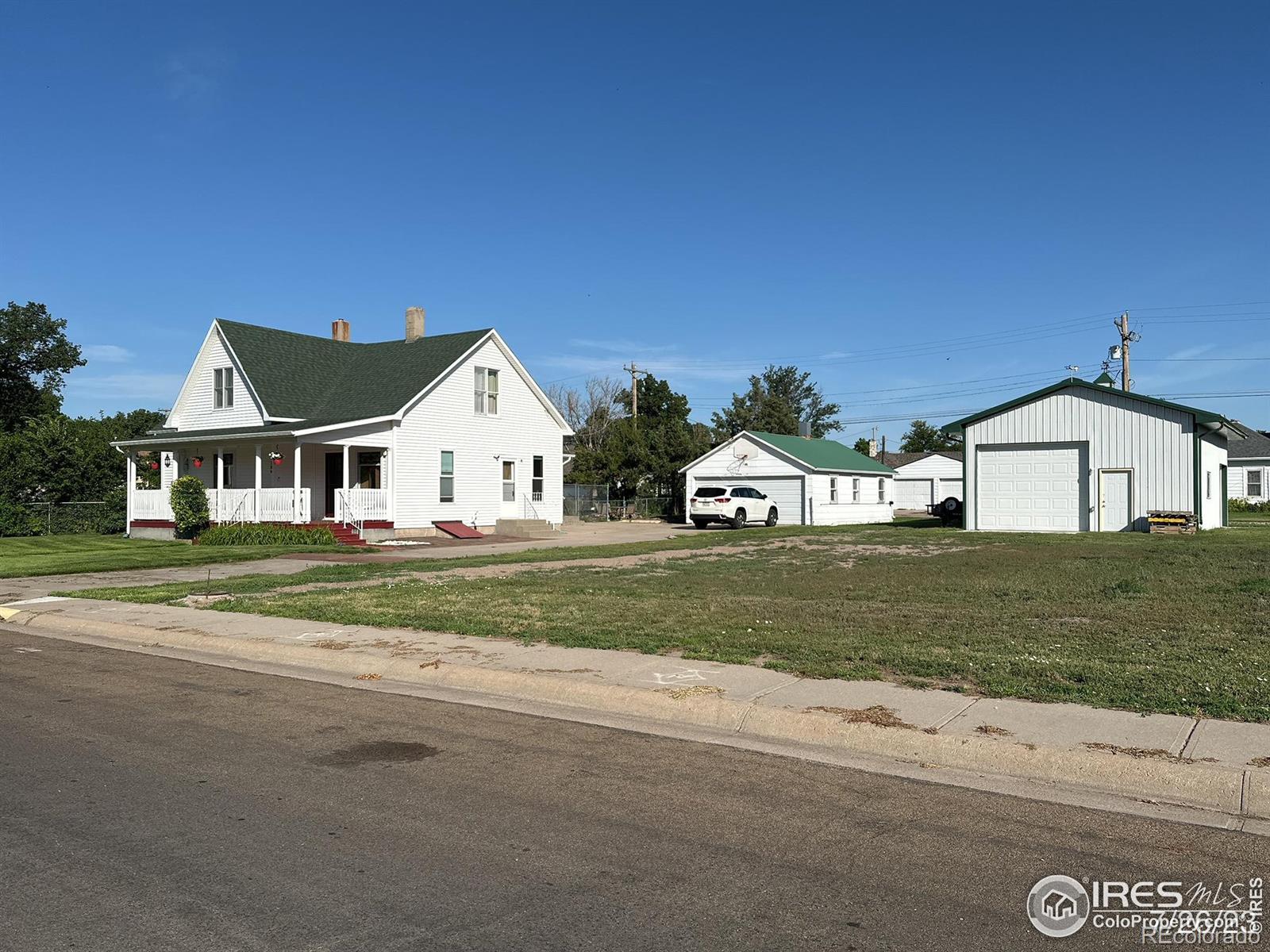 106 W 4th St, Julesburg, CO 80737