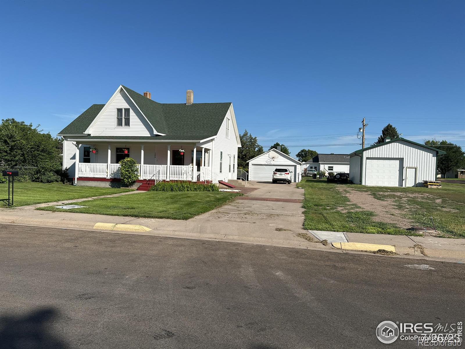 106 W 4th St, Julesburg, CO 80737