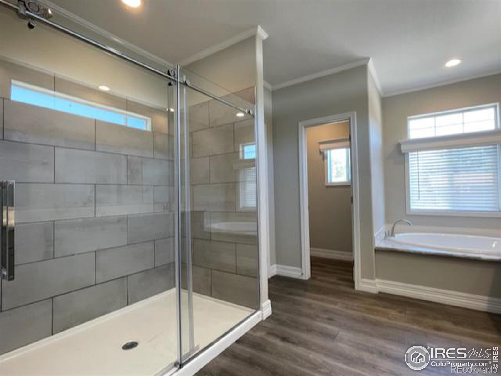 100 Juniper Cir, Log Lane Village, CO 80705