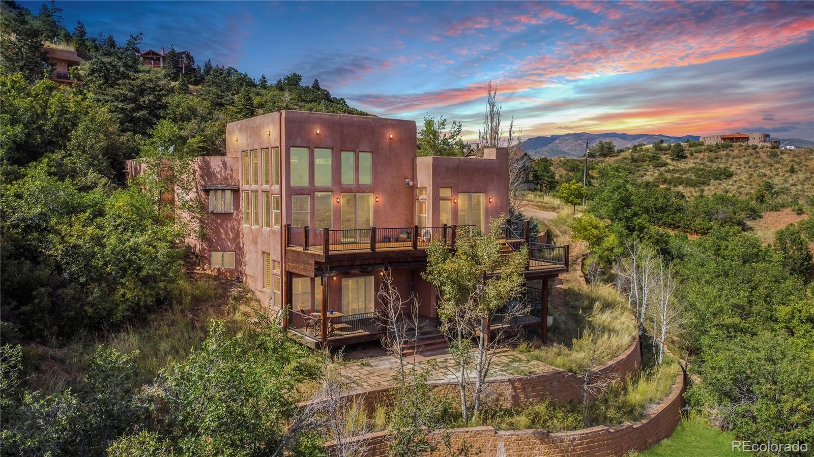 915 Oak Ridge Rd, Manitou Springs, CO 80829