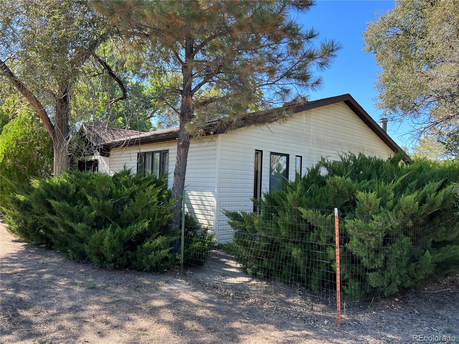 303 North Ln, Avondale, CO 81022