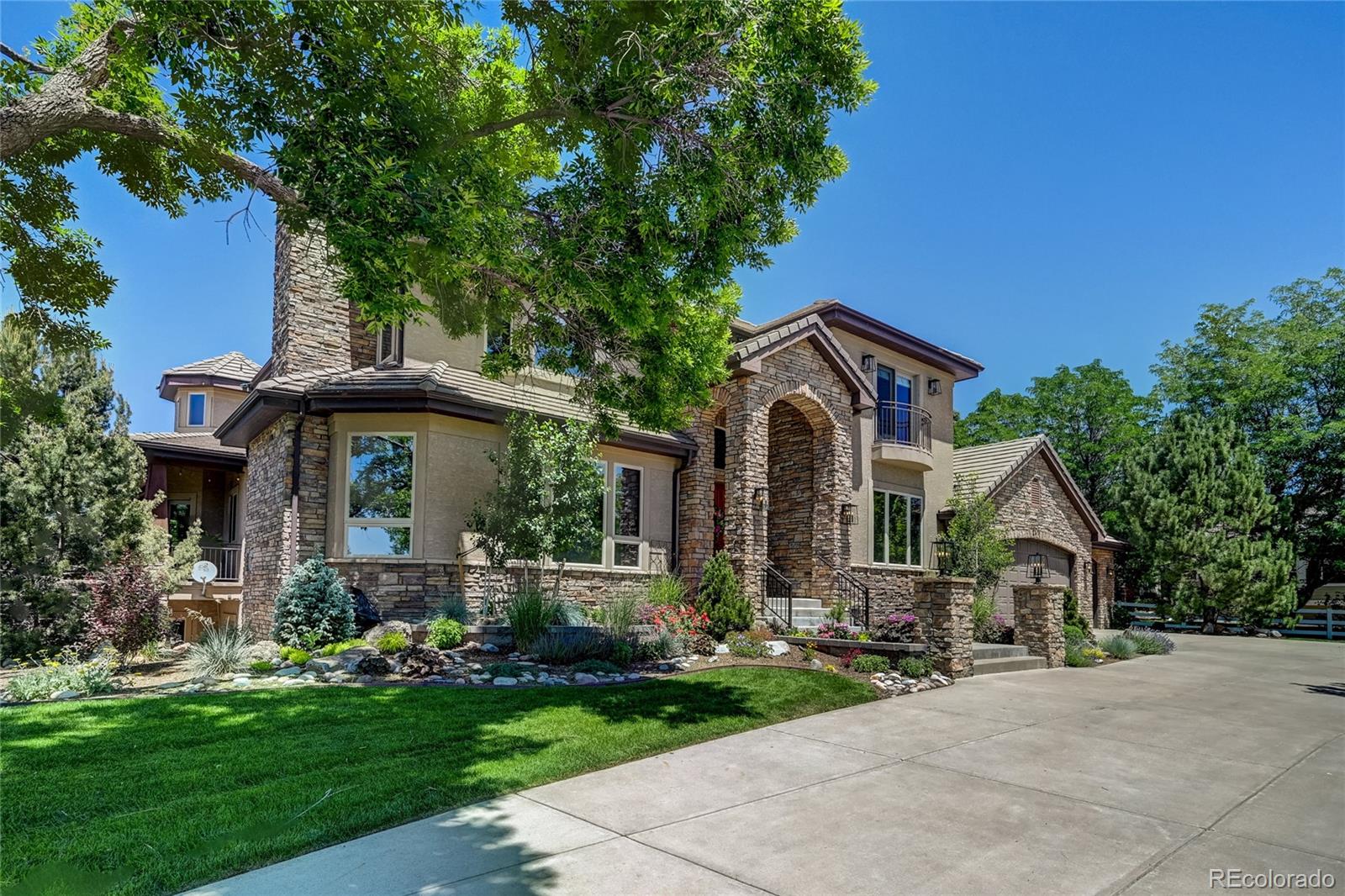 2471 W Peakview Ct, Littleton, CO 80120