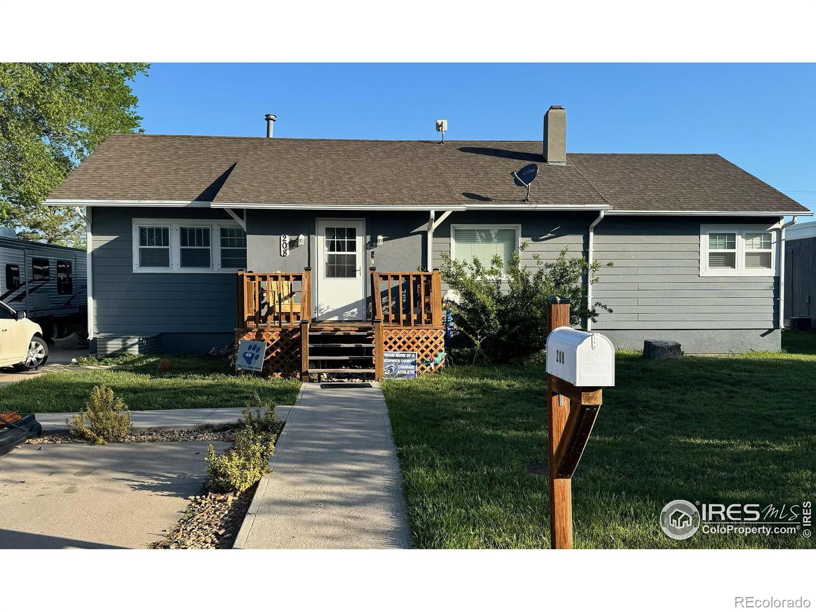 208 E 6th St, Julesburg, CO 80737