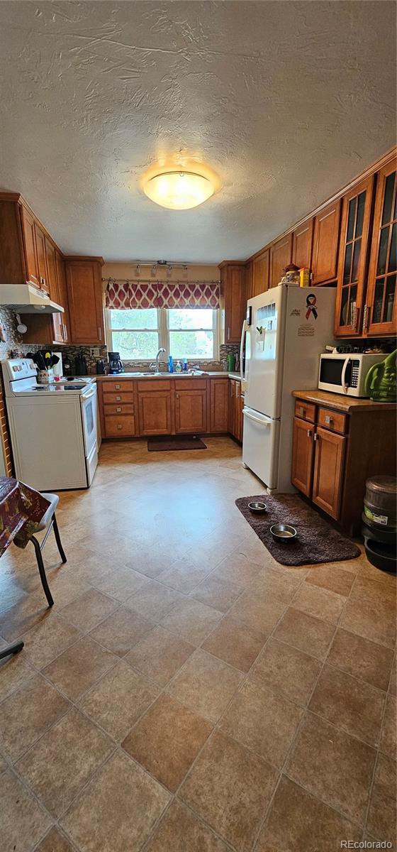 208 Colorado Ave, Seibert, CO 80834