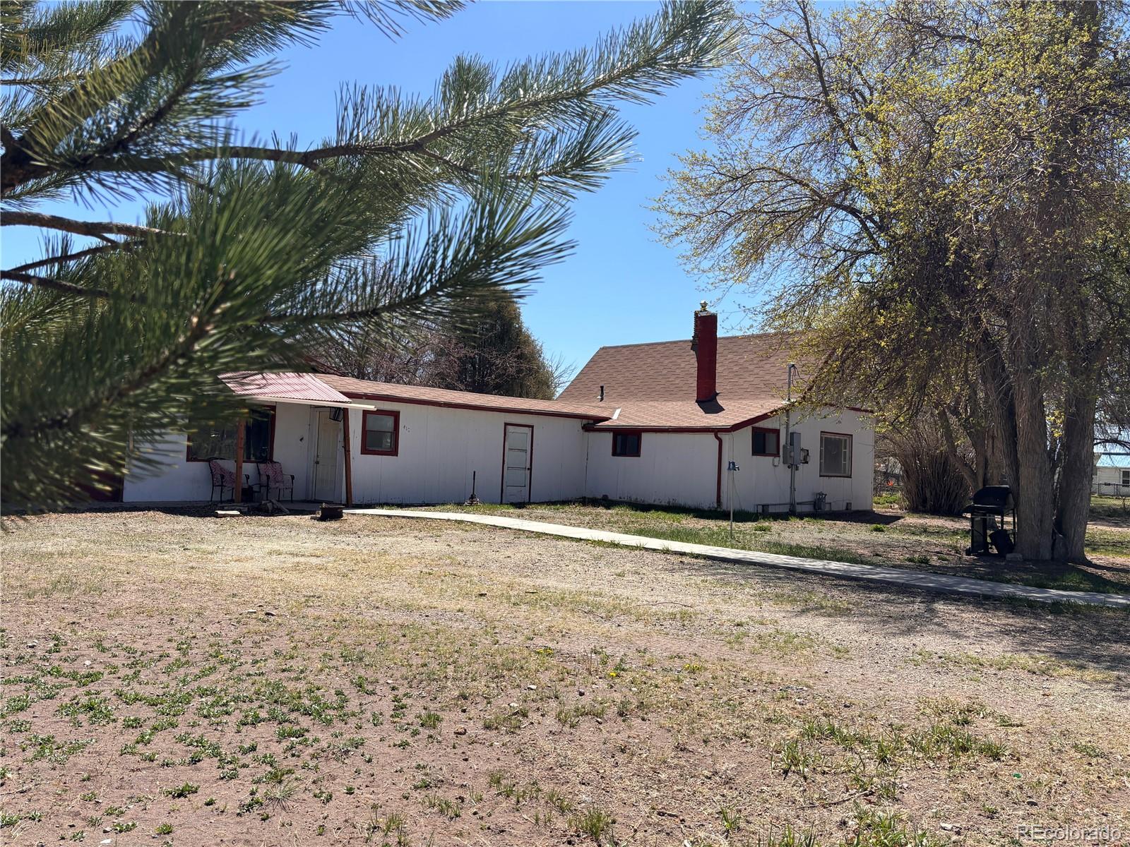 810 4th St, Sanford, CO 81151