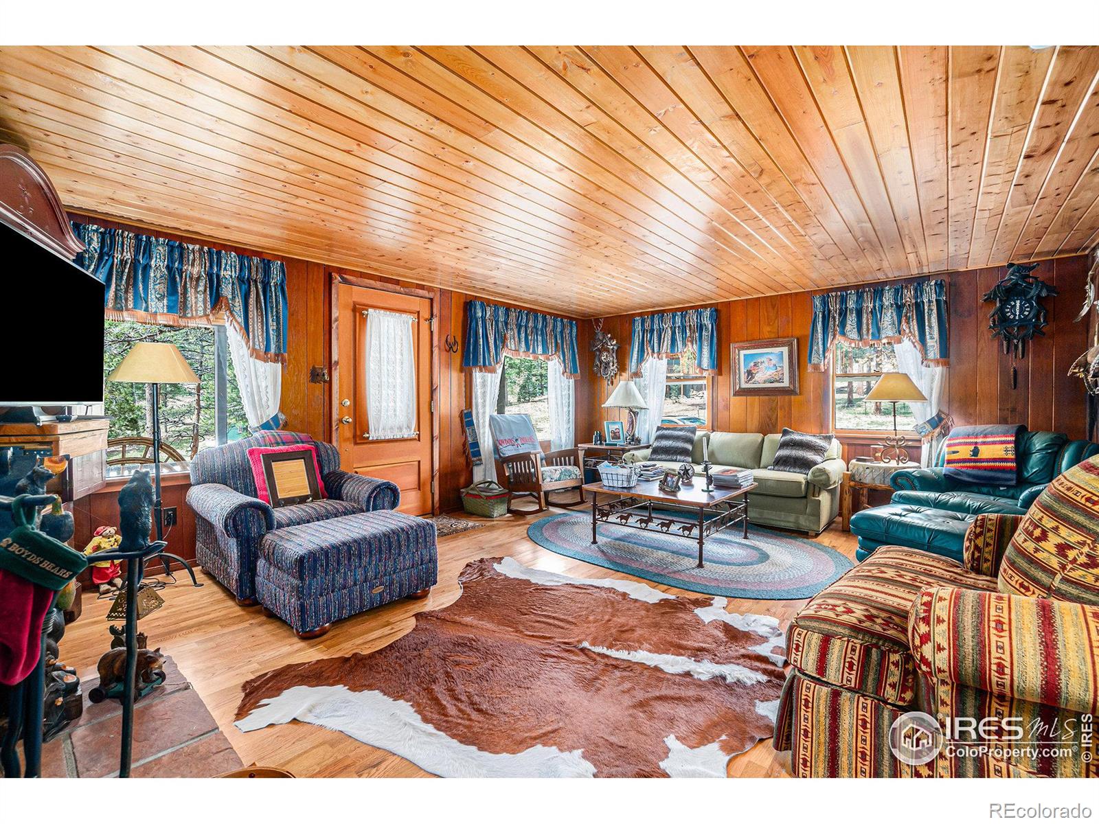 34 Pale Blue Way, Glen Haven, CO 80532