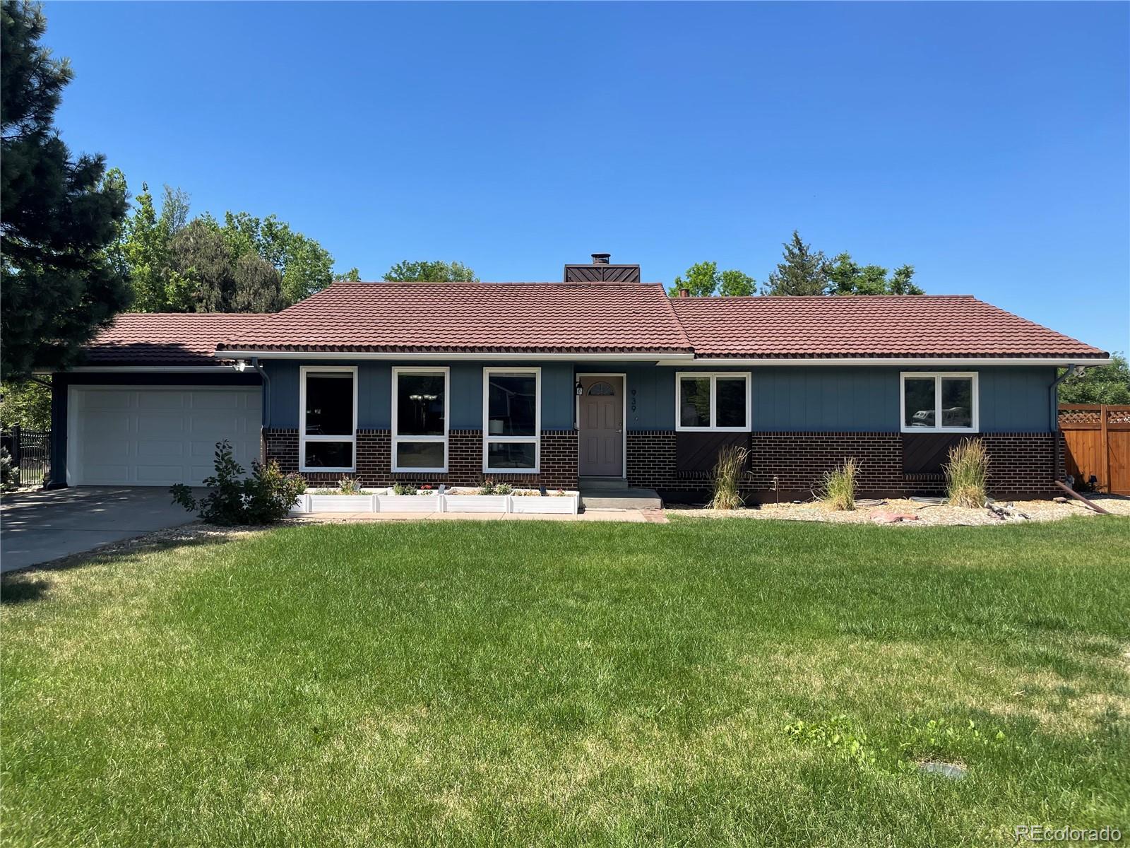 939 S Geneva St, Aurora, CO 80247