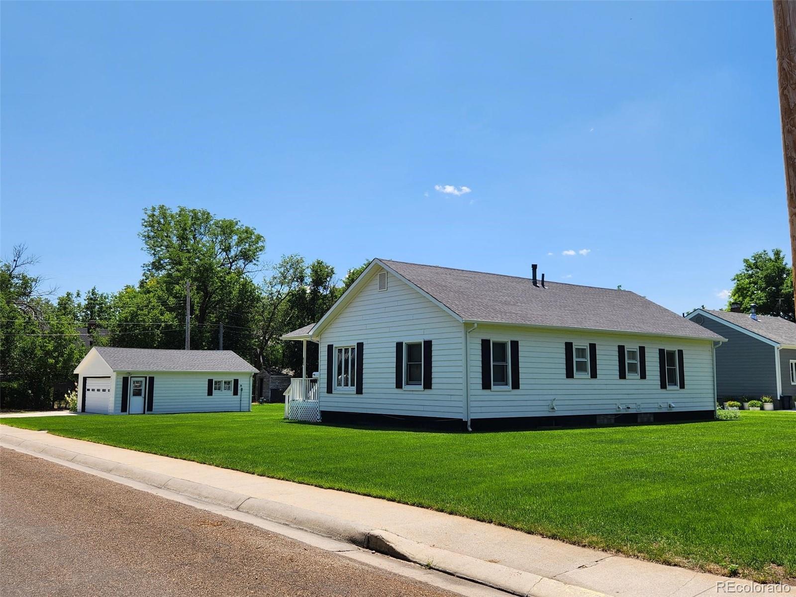 623 Walnut St, Julesburg, CO 80737