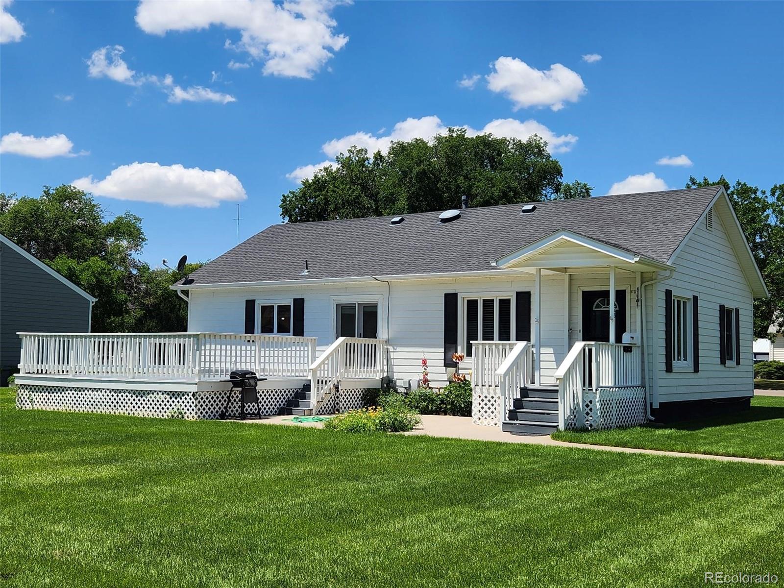 623 Walnut St, Julesburg, CO 80737