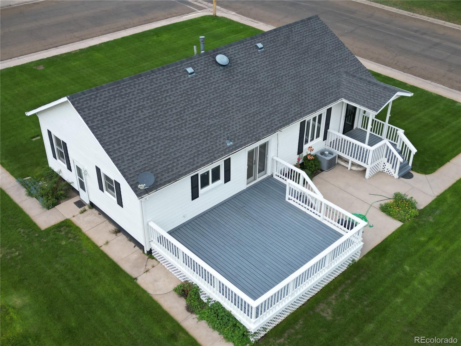 623 Walnut St, Julesburg, CO 80737