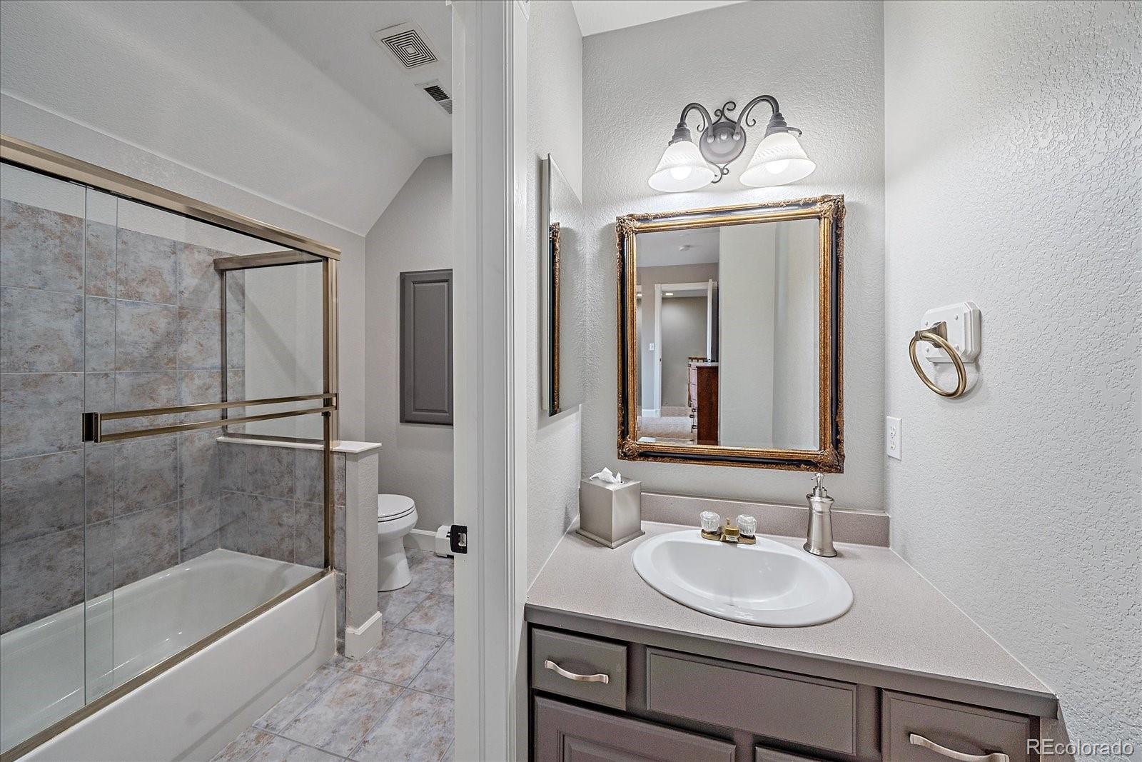 10720 W Montgomery Ave, Littleton, CO 80127