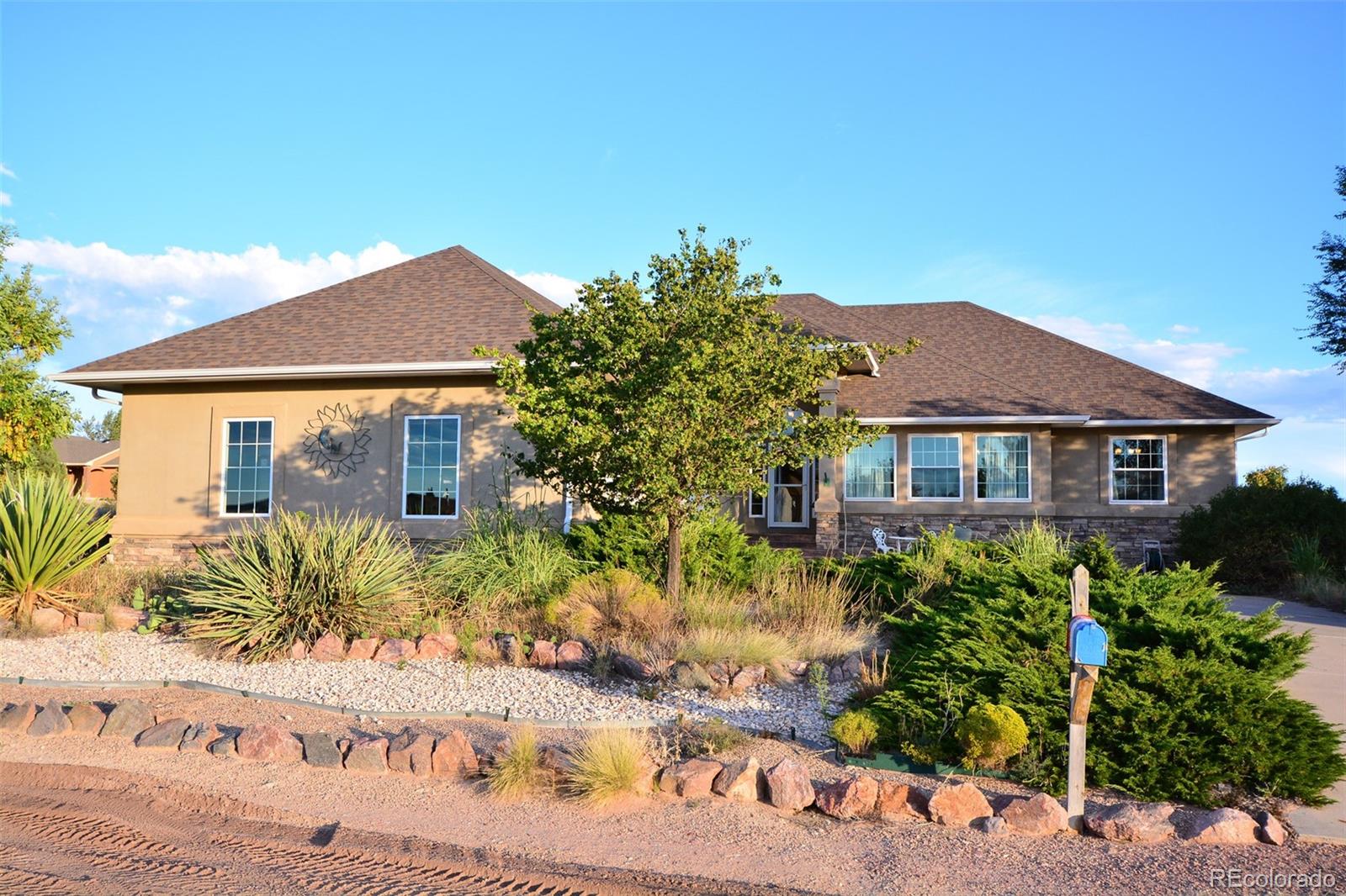 1502 W Caballo Dr, Pueblo, CO 81007