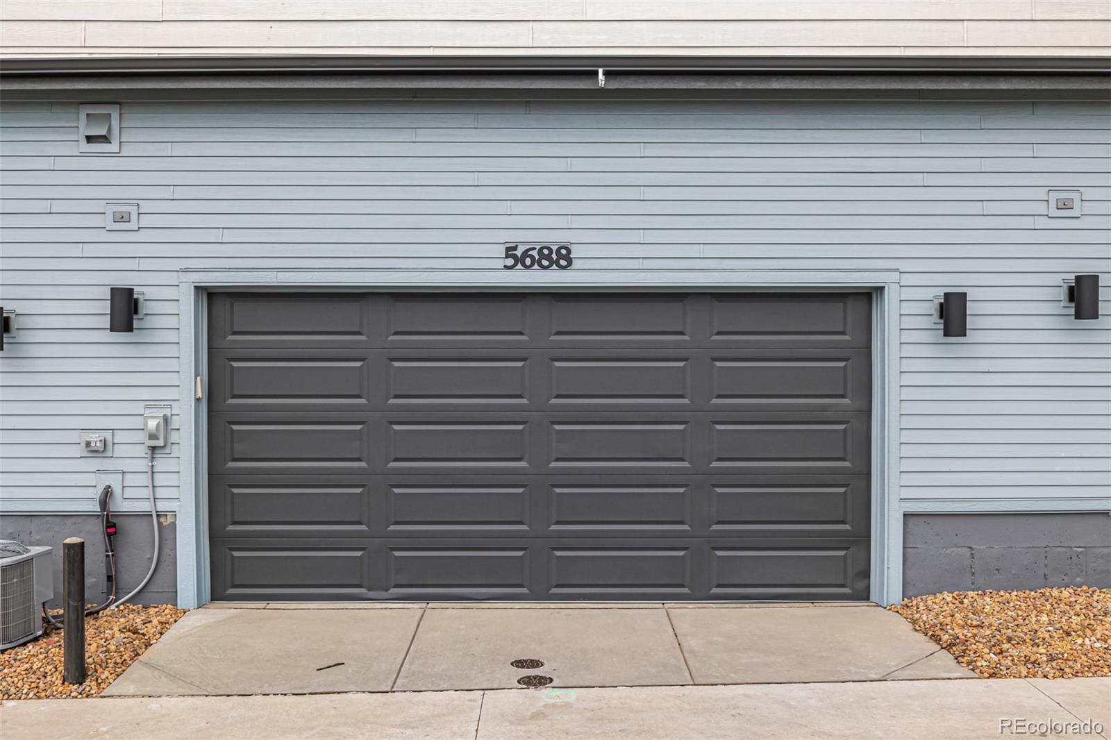5688 N Killarney Ct, Aurora, CO 80019