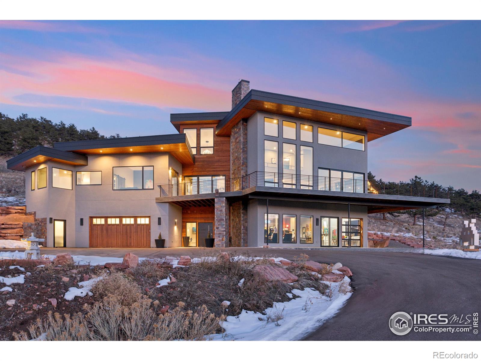 818 Mountain View Dr, Lyons, CO 80540